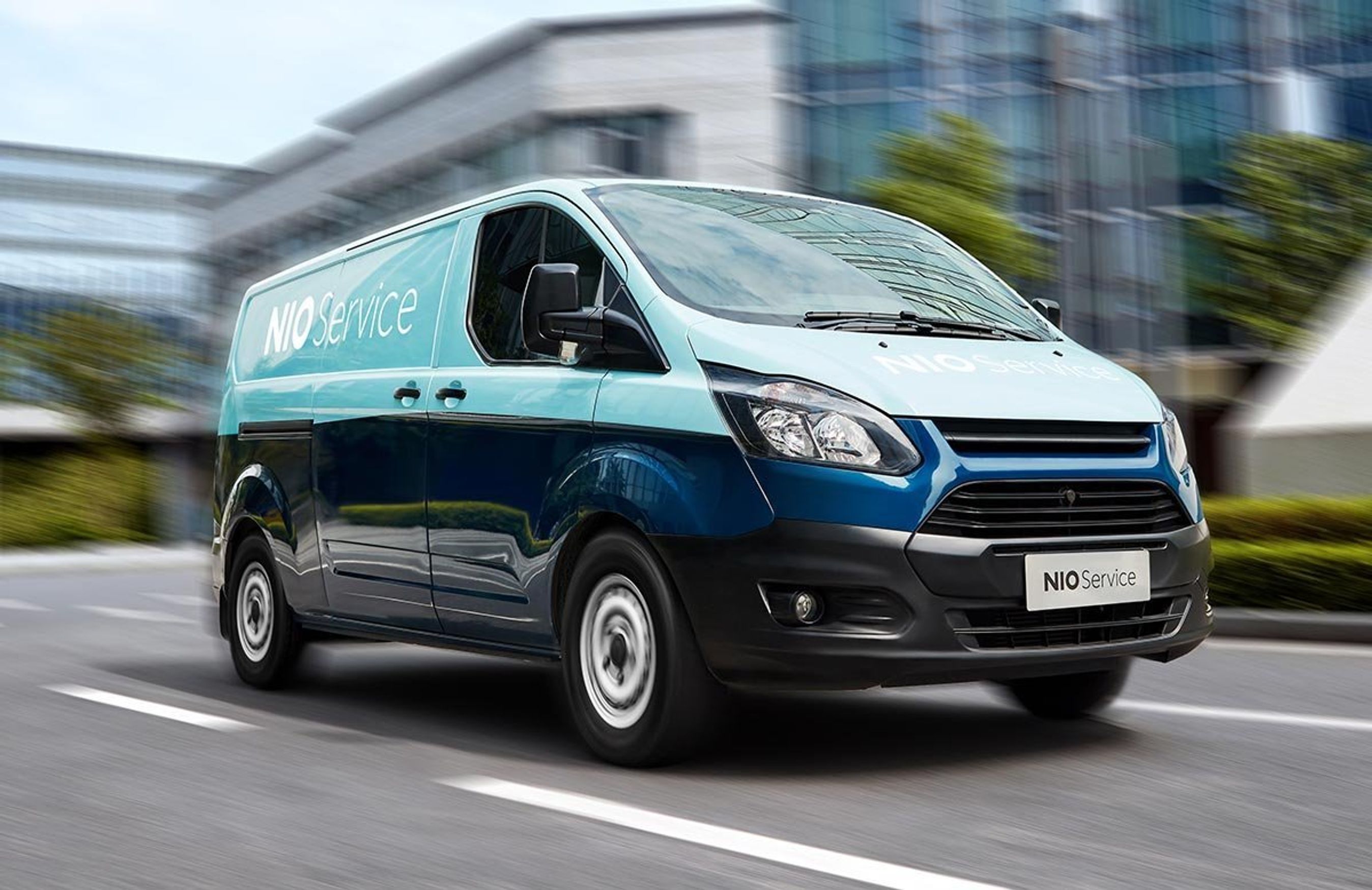 Nio vil indsætte servicevogne, som bl.a. har et stort batteri, så NIo-biler, der løber tør for strøm, kan få en lille kvikladning på stedet.