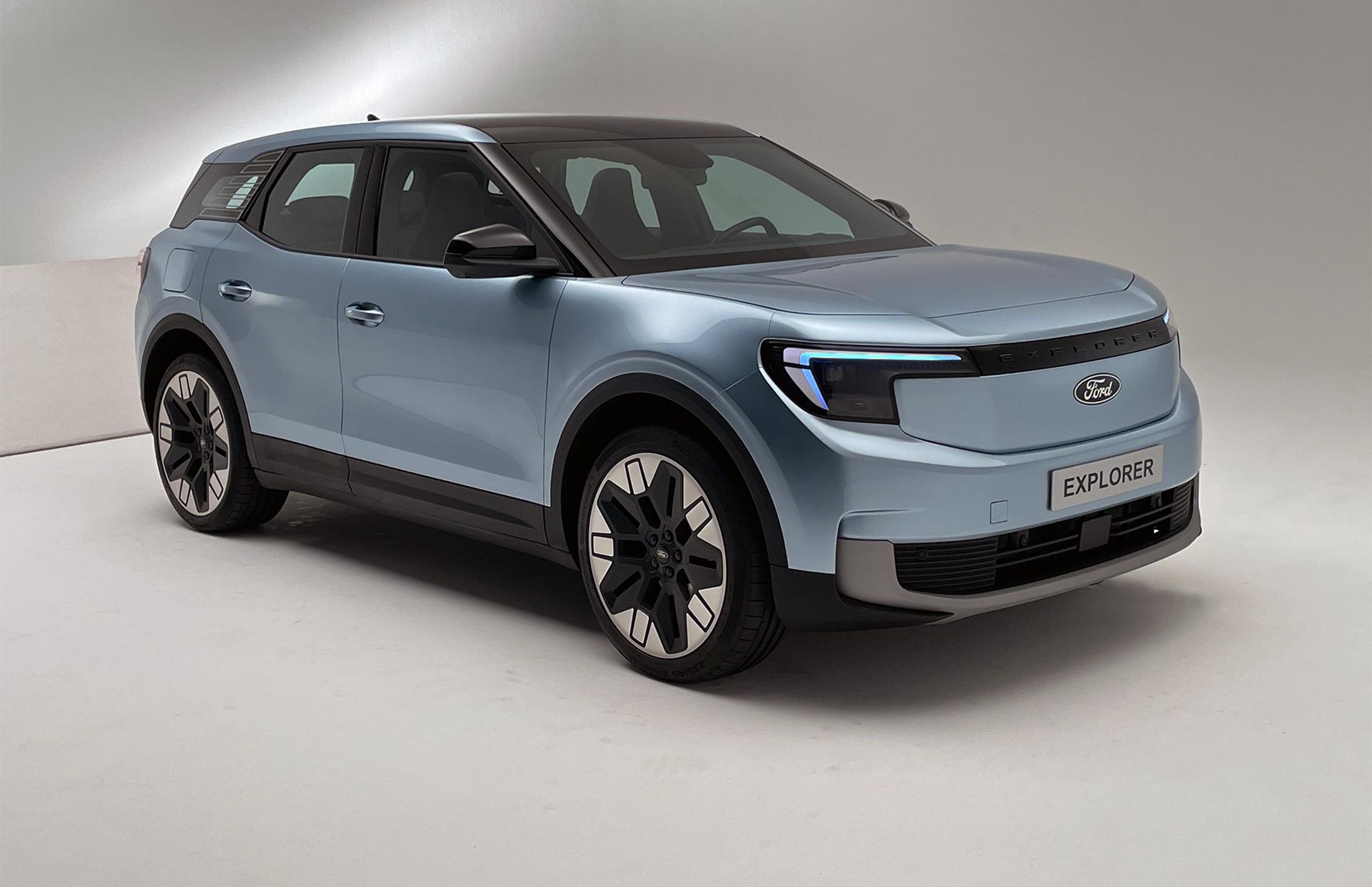 Ford Explorer årgang 2024 set forfra.