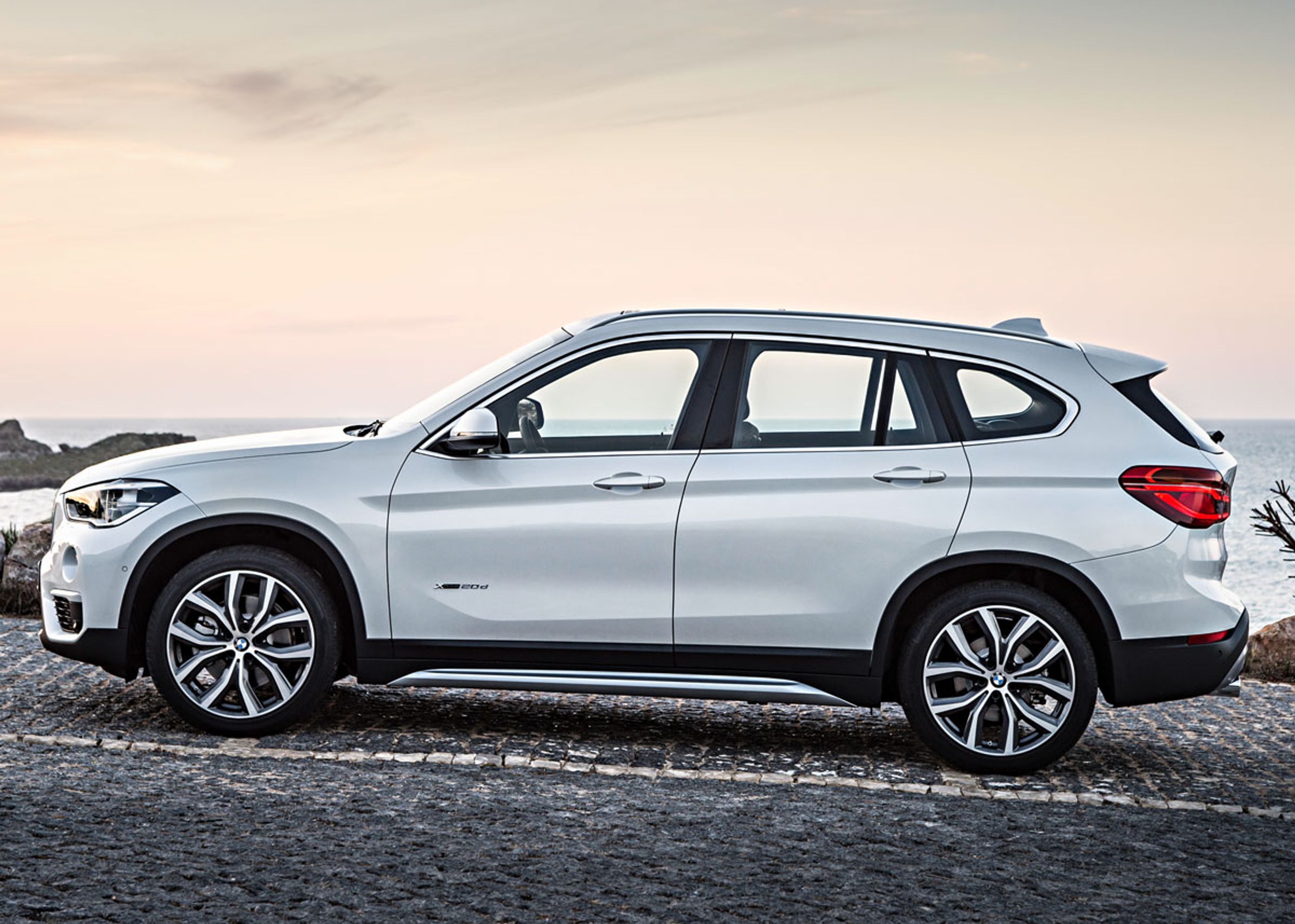 Den nye X1 er to cm kortere og fem cm højere end før. Akselafstanden er øget markante ni cm. Fotos: BMW