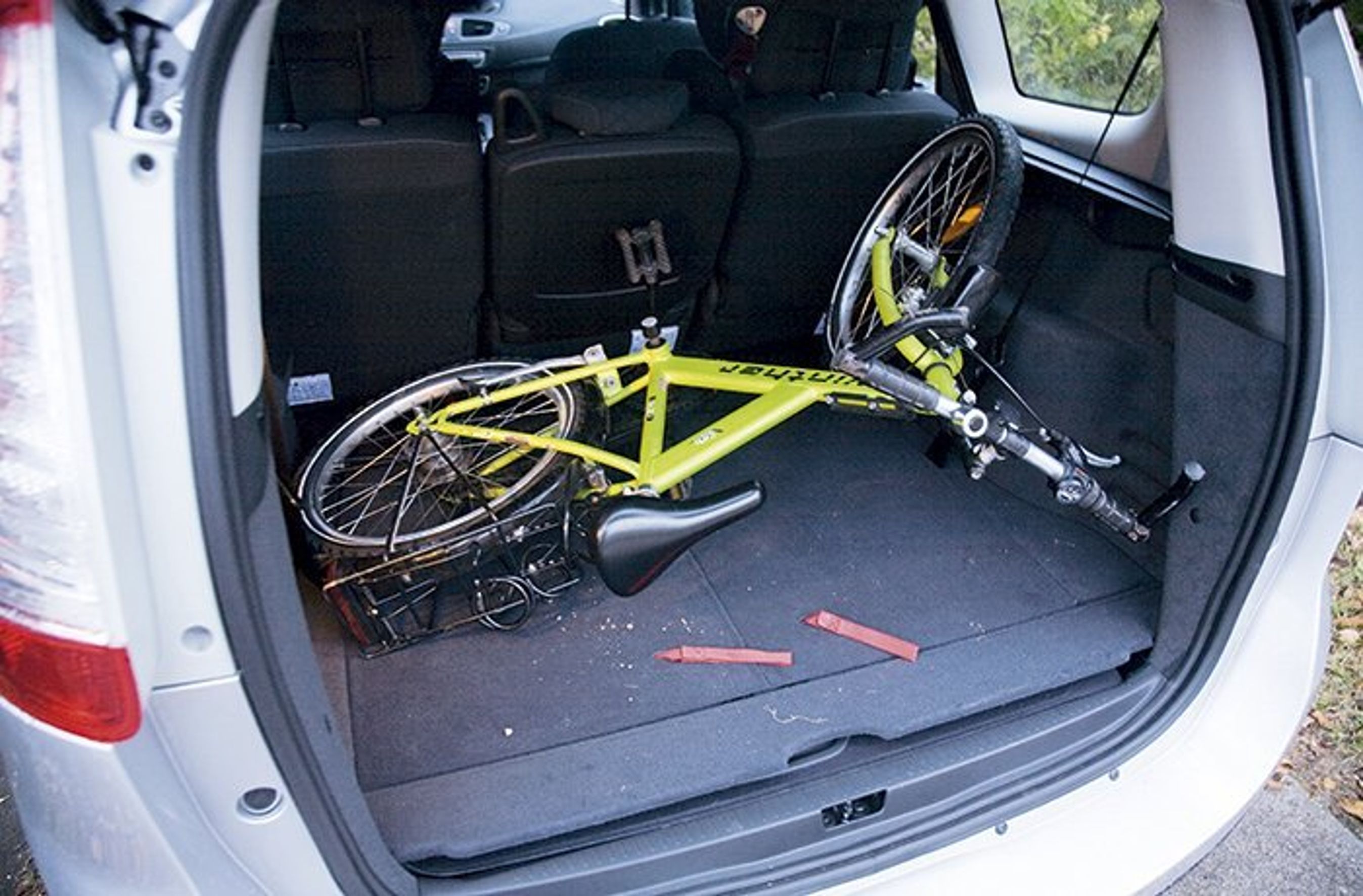 Grand Scénic kan med et snuptag omdannes til en lille varevogn.