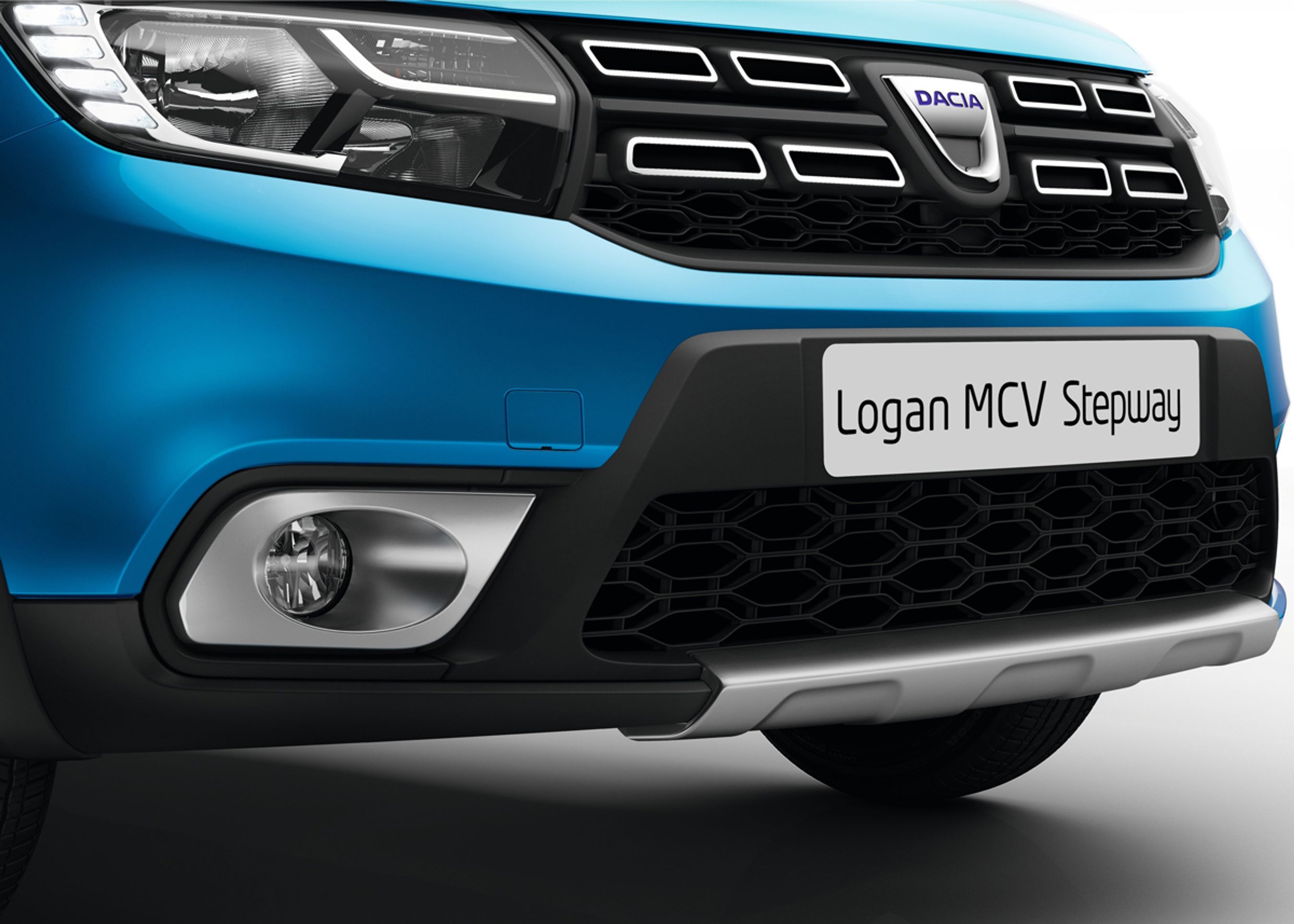 Fortil kendes Stepway-versionen på beskyttelsesskjoldet samt den Duster-agtige grill.