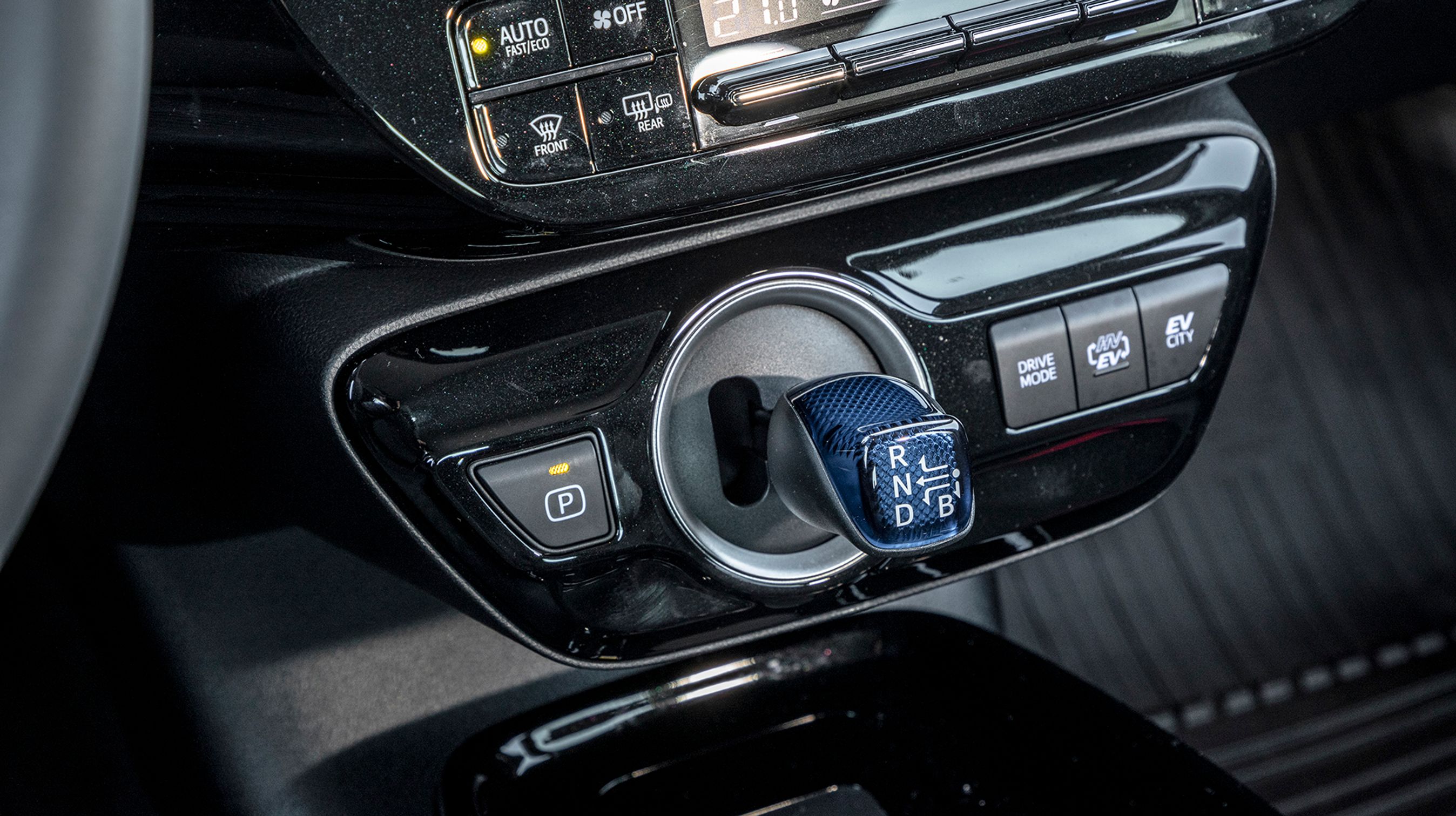 Gearstangen kan let vippes, når vil skifte fra forlæns eller baglæns.