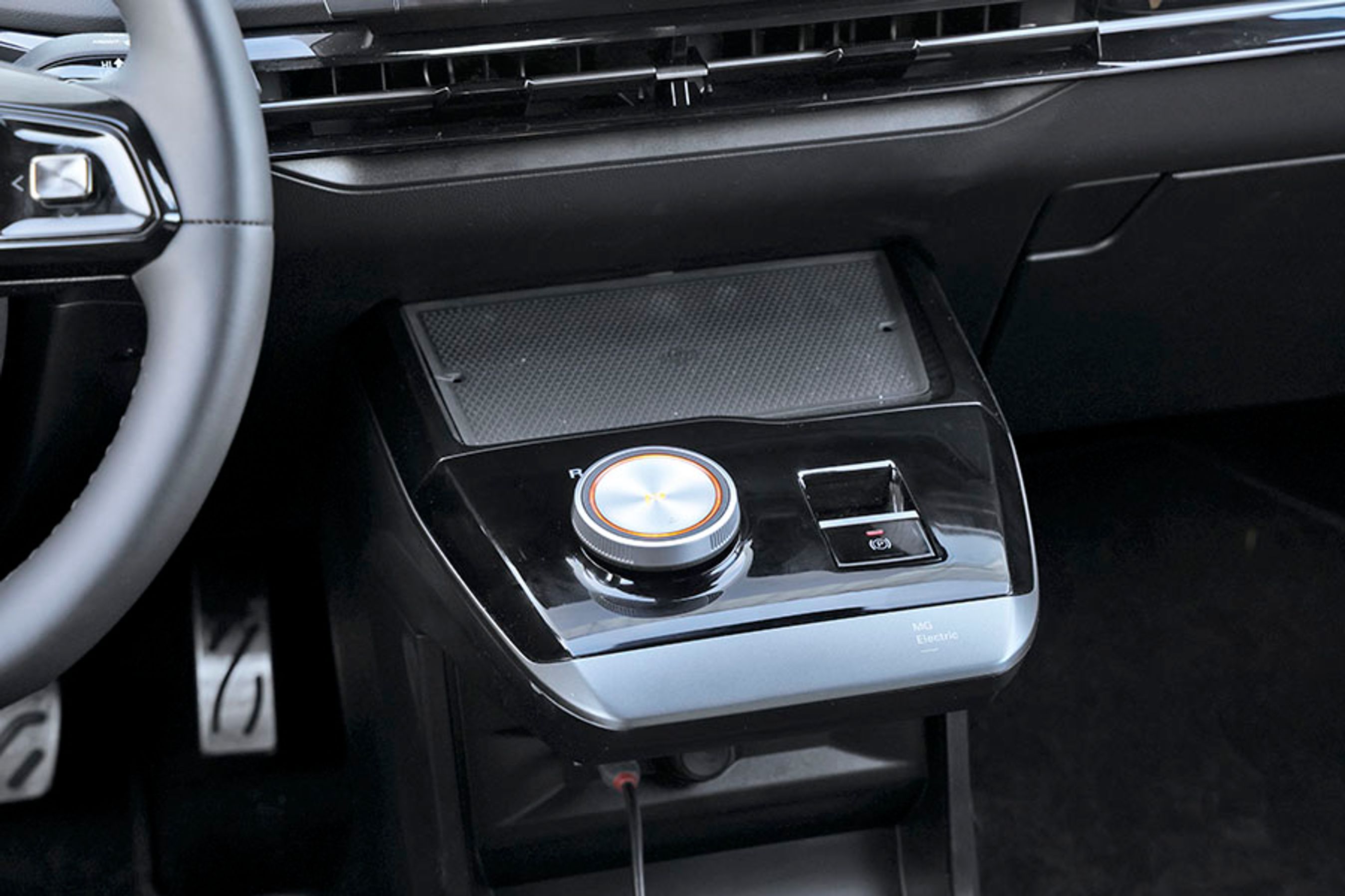 Gearvælgeren virker enten fantastisk eller er kilde til stor frustration. Nogle gange så vil den ganske enkelt ikke sætte bilen i gear, men venter på at bilen vågner op.