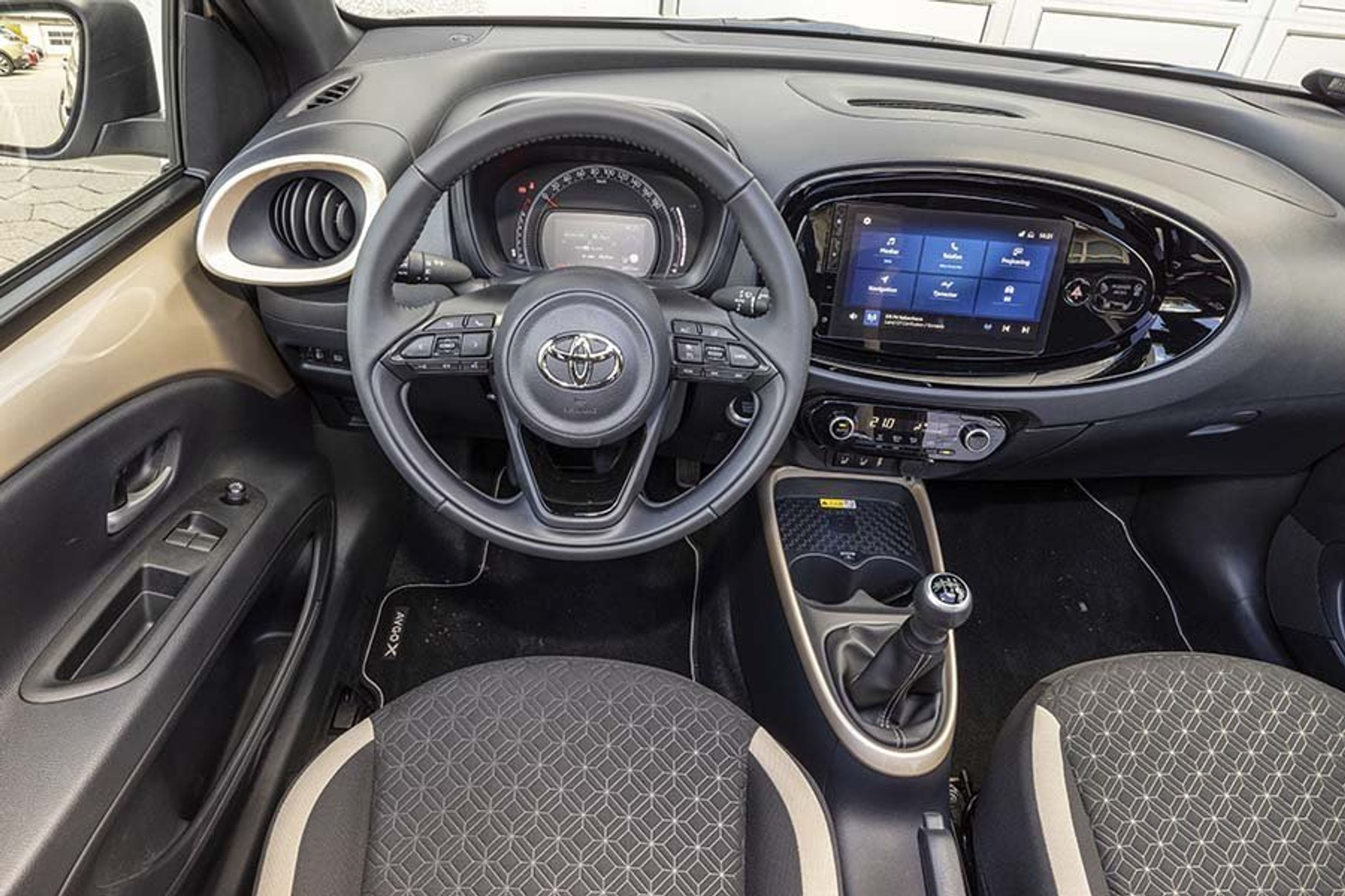 Førerpladsen er vellykket med et stort og overskueligt instrumenthus 