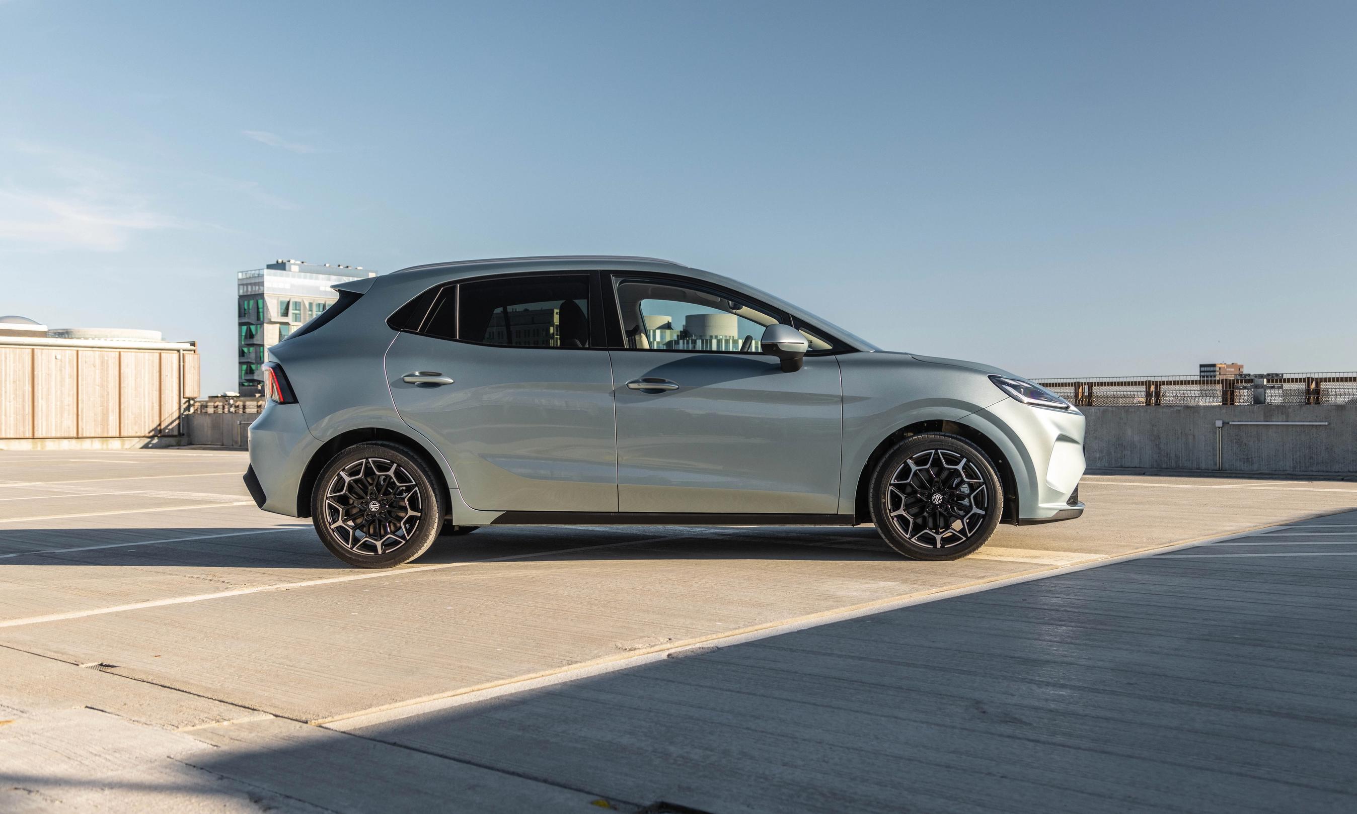 MG4 Urban set fra siden