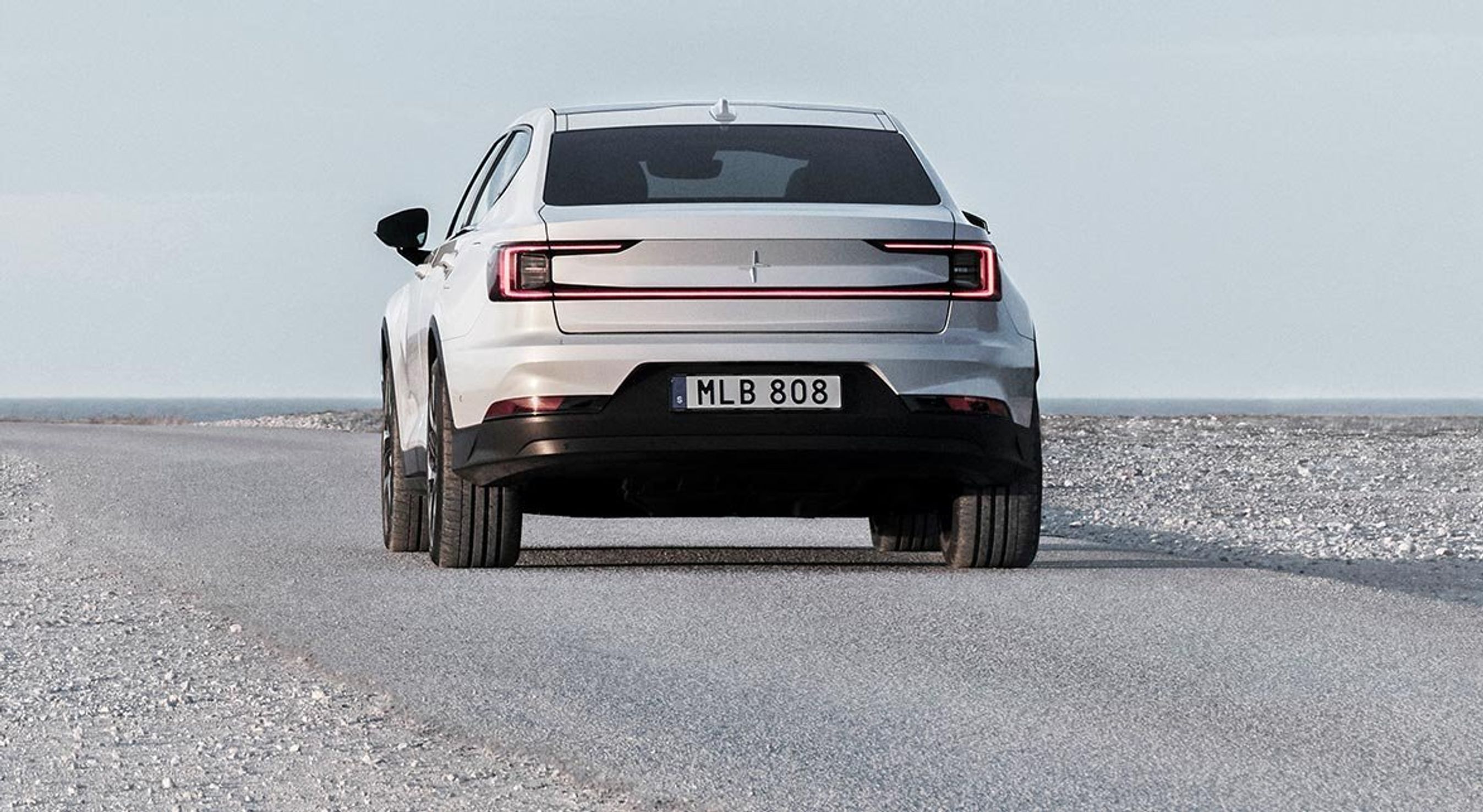Bagtil er alt ved det gamle på Polestar 2, men den trækker nu på baghjulene bortset fra de firehjulstrukne topudgaver.