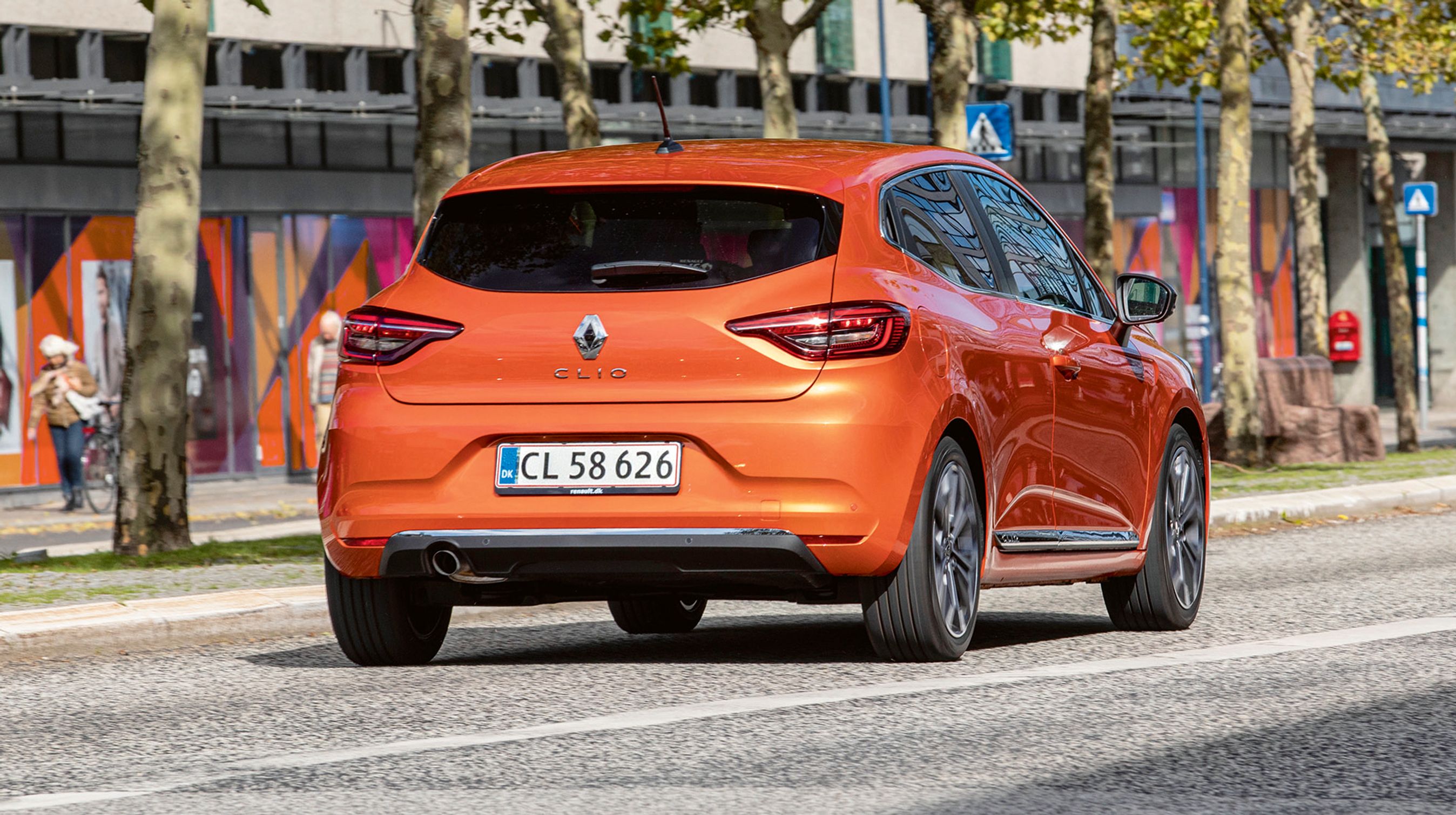 Renault Clio er en femdørs hatchback i mini-klassen. Dens konkurrenter er bl.a. Citroën C3, Peugeot 208 og VW Polo, men i det hele taget hører Clio til en bilklasse med rigtig mange modeller.