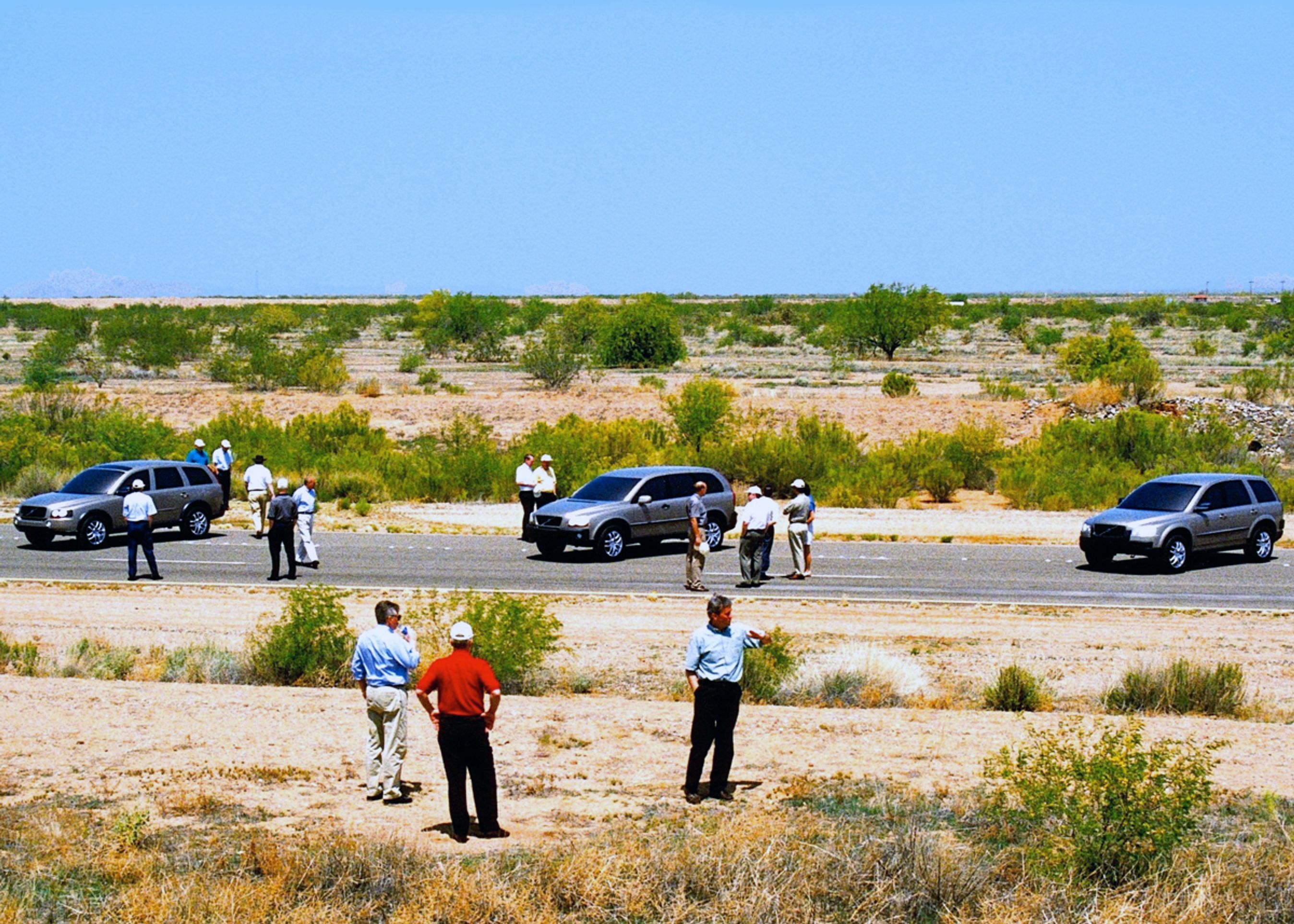 Volvos ledelse skulle 4. maj 1999 beslutte, hvilken af tre designstudier, der skulle blive til Volvos første SUV - og om projektet i det hele taget skulle have lov at fortsætte. Det skete i bagende sol på Volvos testbane i Arizona.