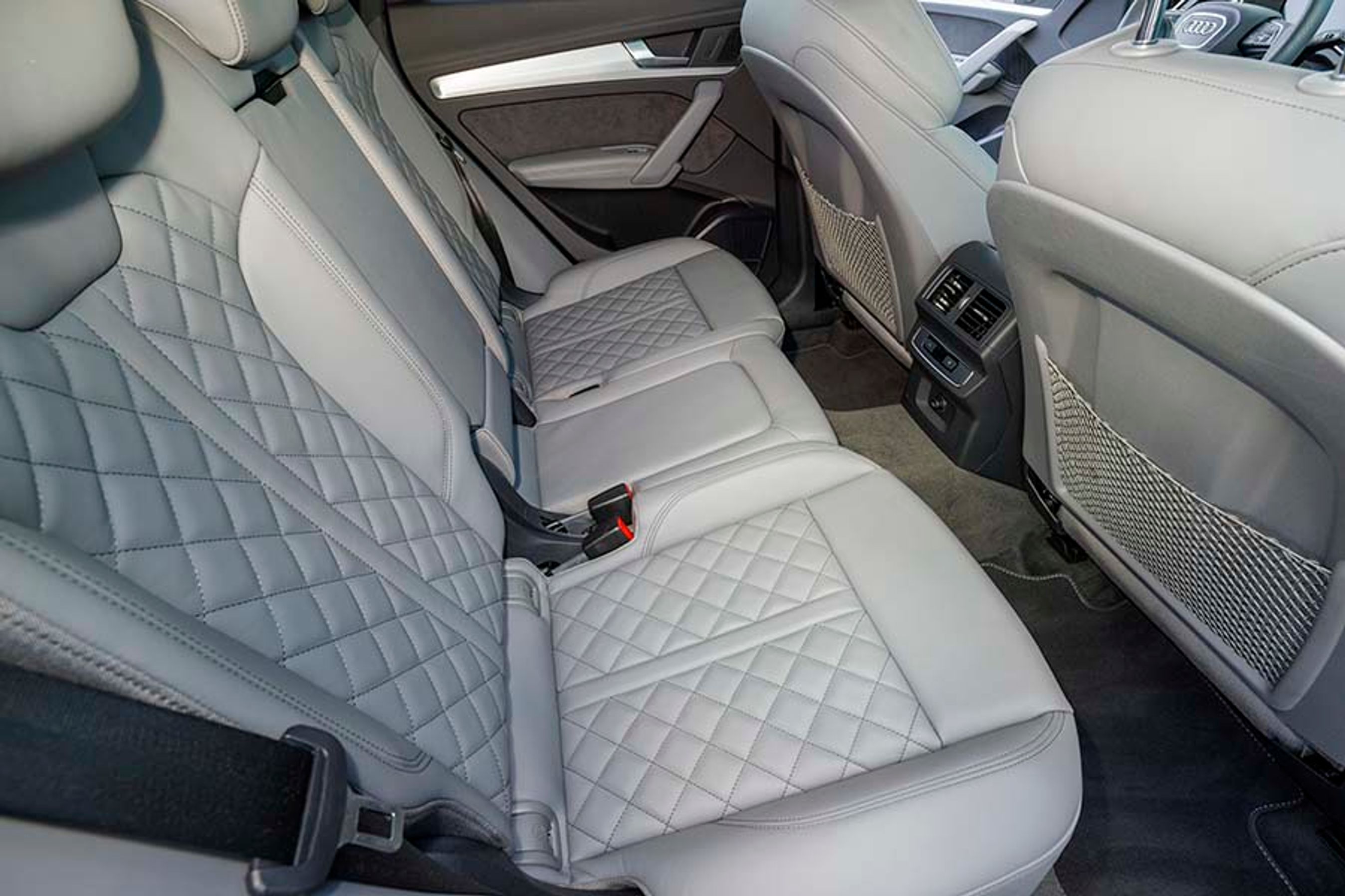 Gråt læderinteriør, i det Audi kalder Feinnappa, er eksklusivt ekstraudstyr til godt 20.000 kr.