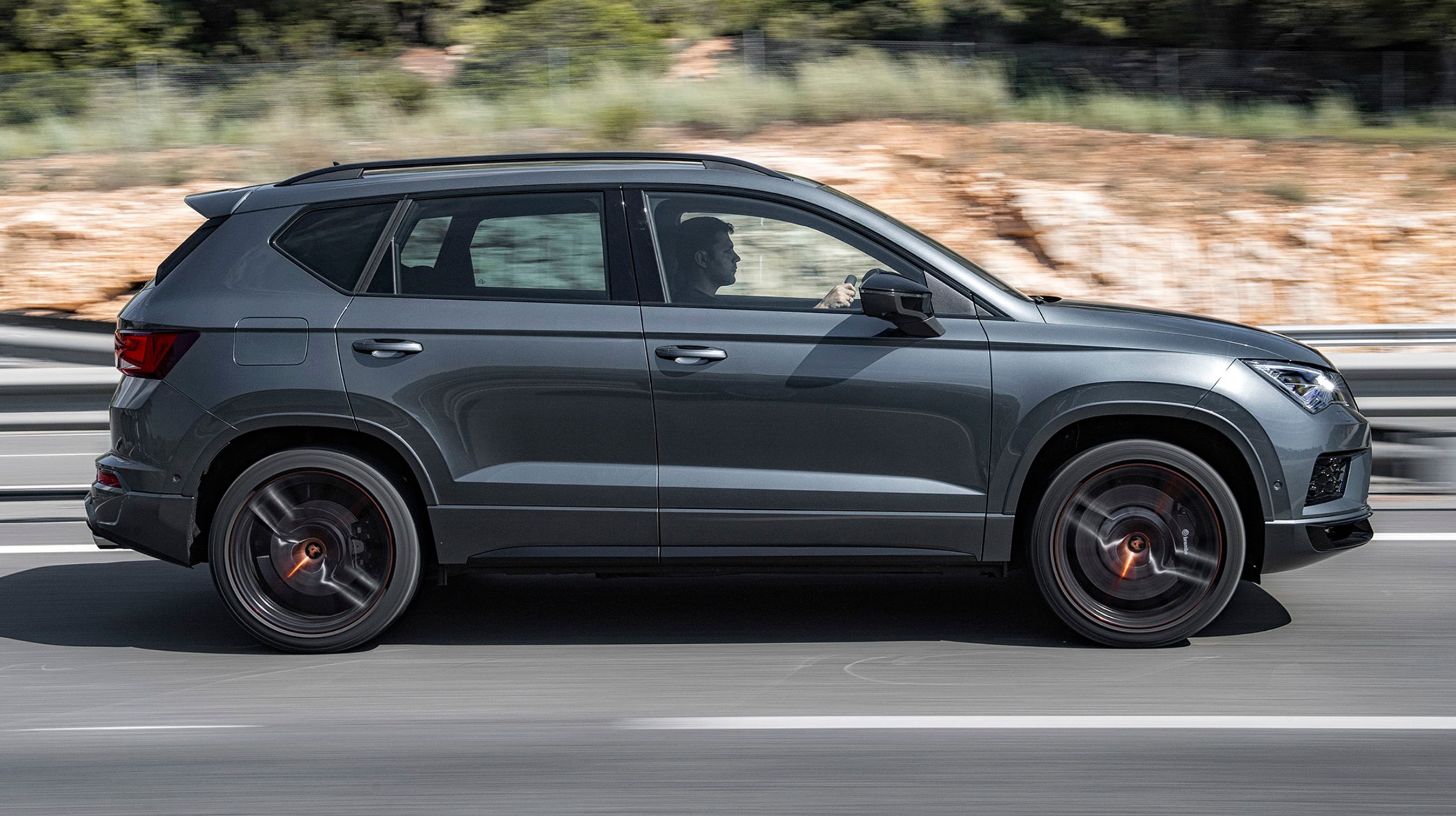 Cupra Ateca er første model fra det nye søstermærke til Seat. Cupra-udgaven er bygget over Seat Ateca. Ateca er en ret stor SUV. Man sidder højt, og det er let at komme ind og ud af bilen. Der er plads til fem personer i bilen.