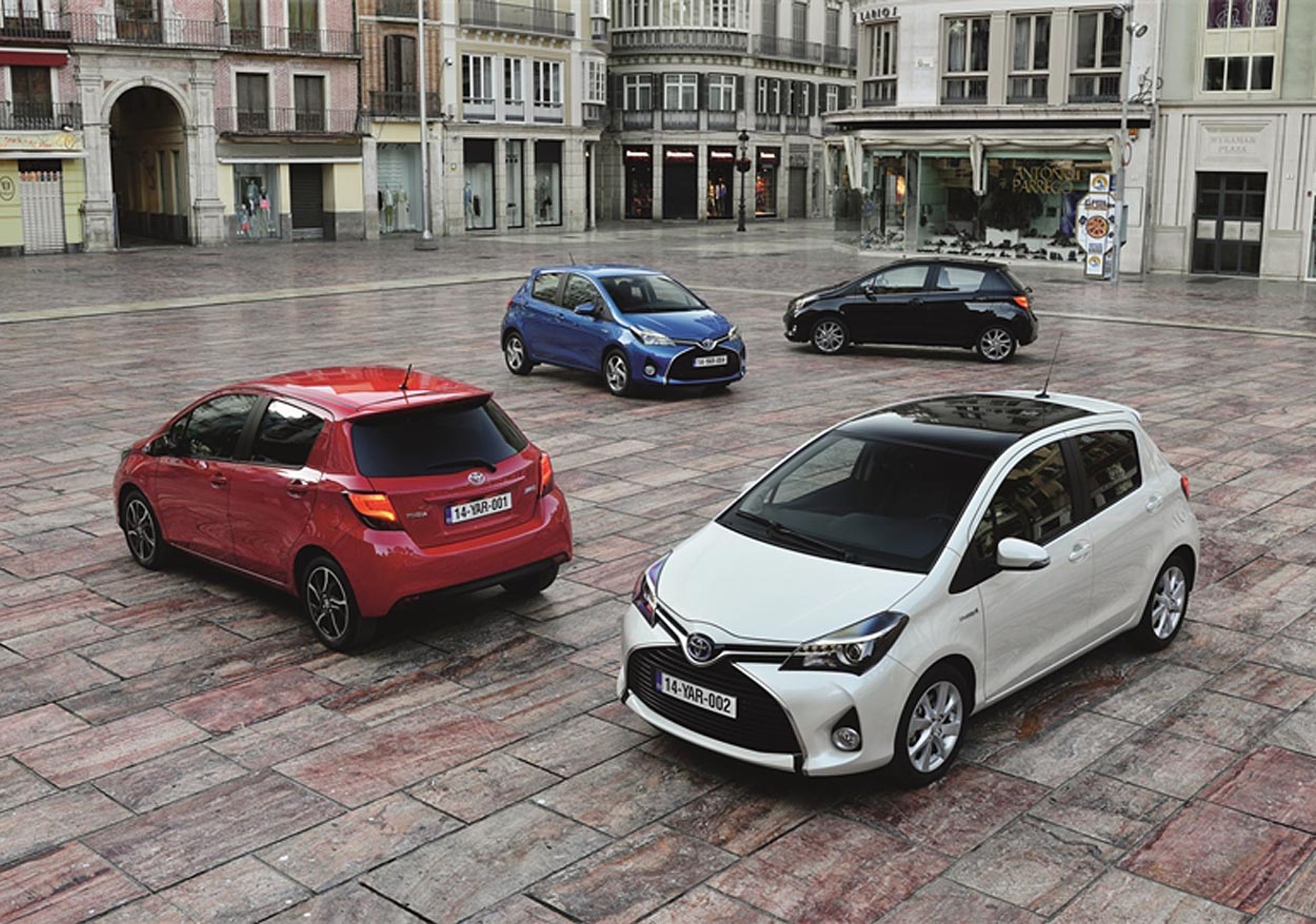 Den nye Toyota Yaris dukker op efter sommerferien med en tydeligt ændret front. Bilen vil kunne fås i versioner med tre eller fem døre.