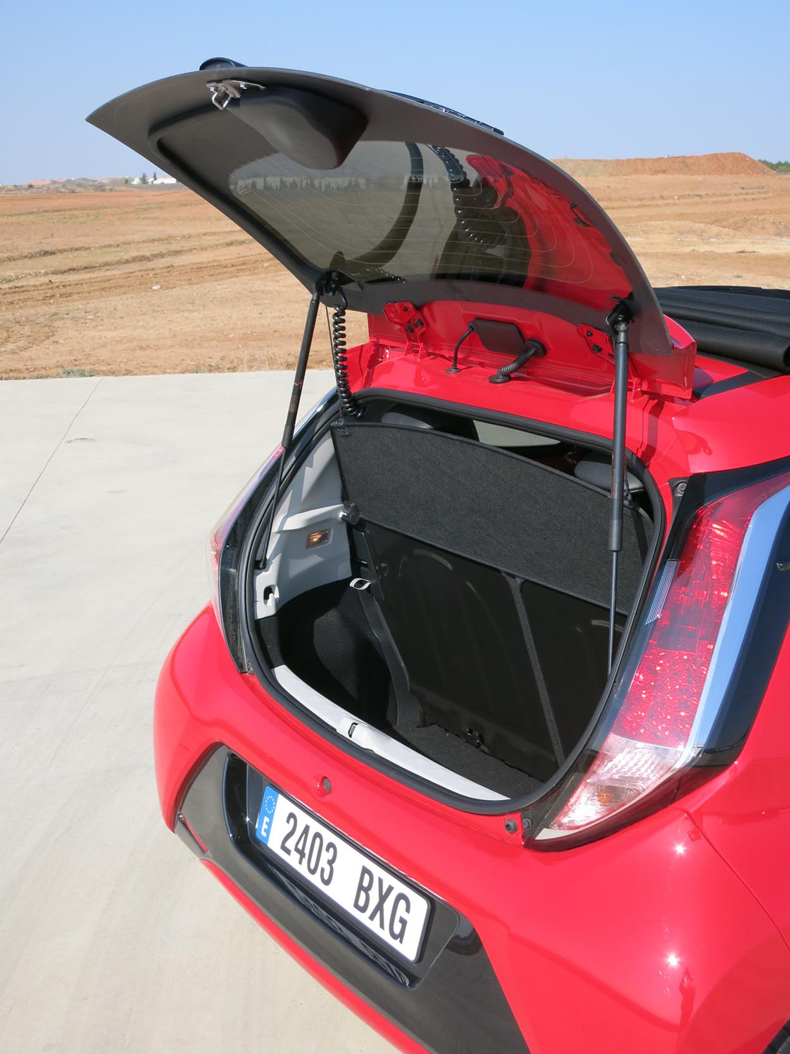 Bagagerummet rummer nu 168 liter  lidt større end i den gamle Aygo, men med væsentlig større indlæsningsåbning.