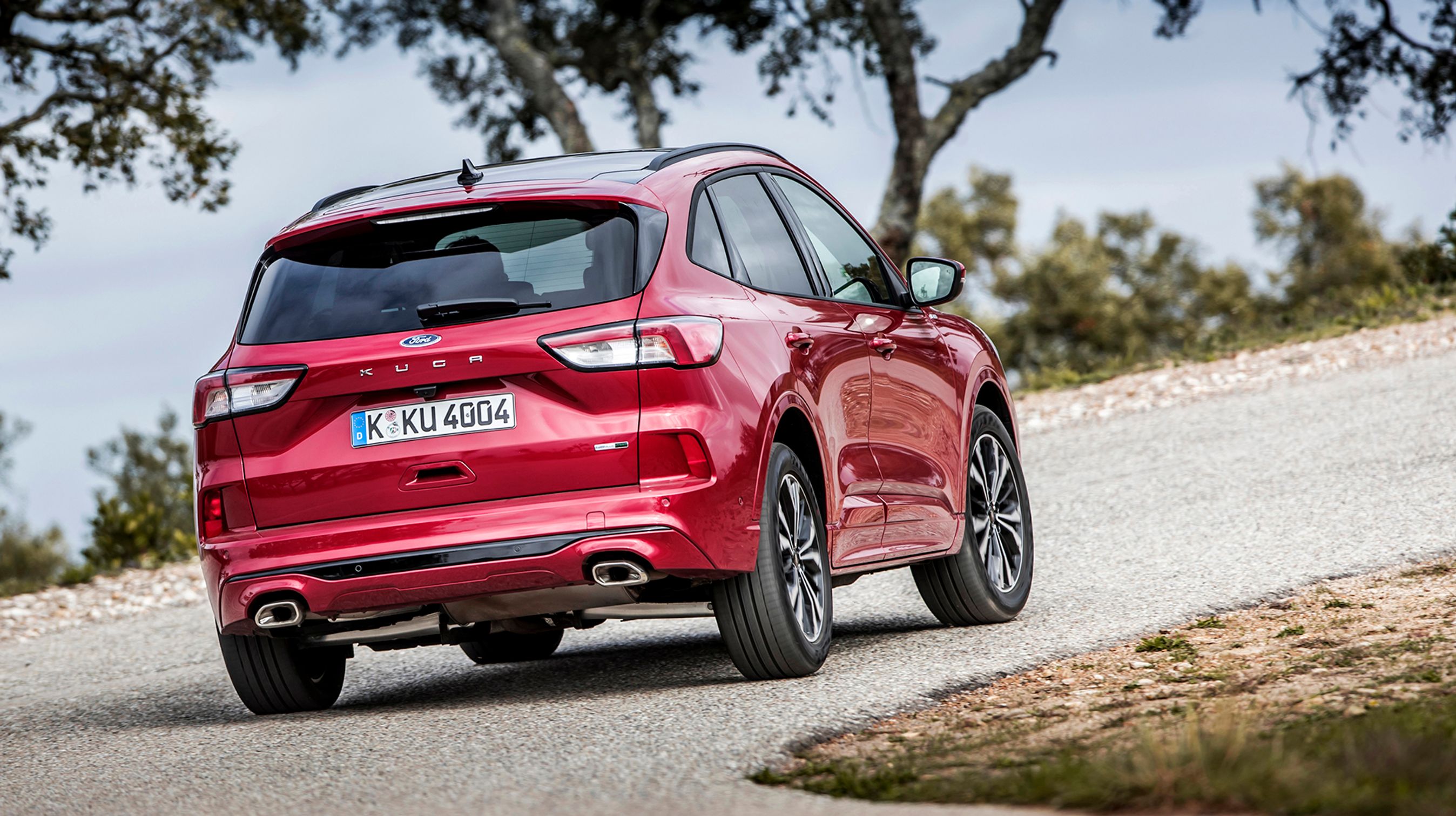 Med en højde på 168 cm er Kuga betydeligt højere end en stationcar, og det både ses og mærkes, når man kører den.