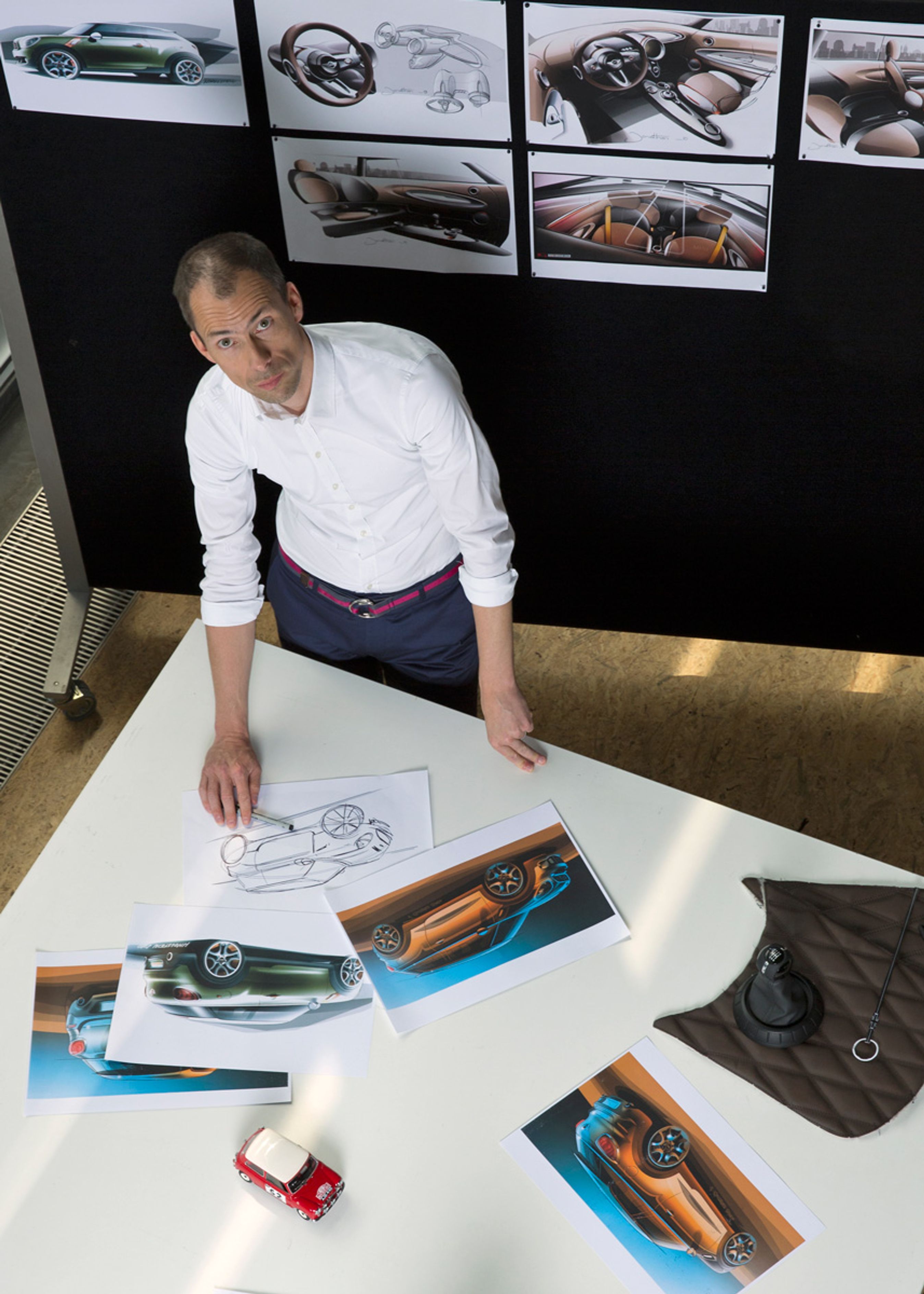 Anders Warming er chef for designafdelingen hos Mini. Han er dansker, men tilbringer det meste af sin tid i München i Tyskland, hvor Minis designcenter er placeret ikke langt fra BMWs hovedkontor.