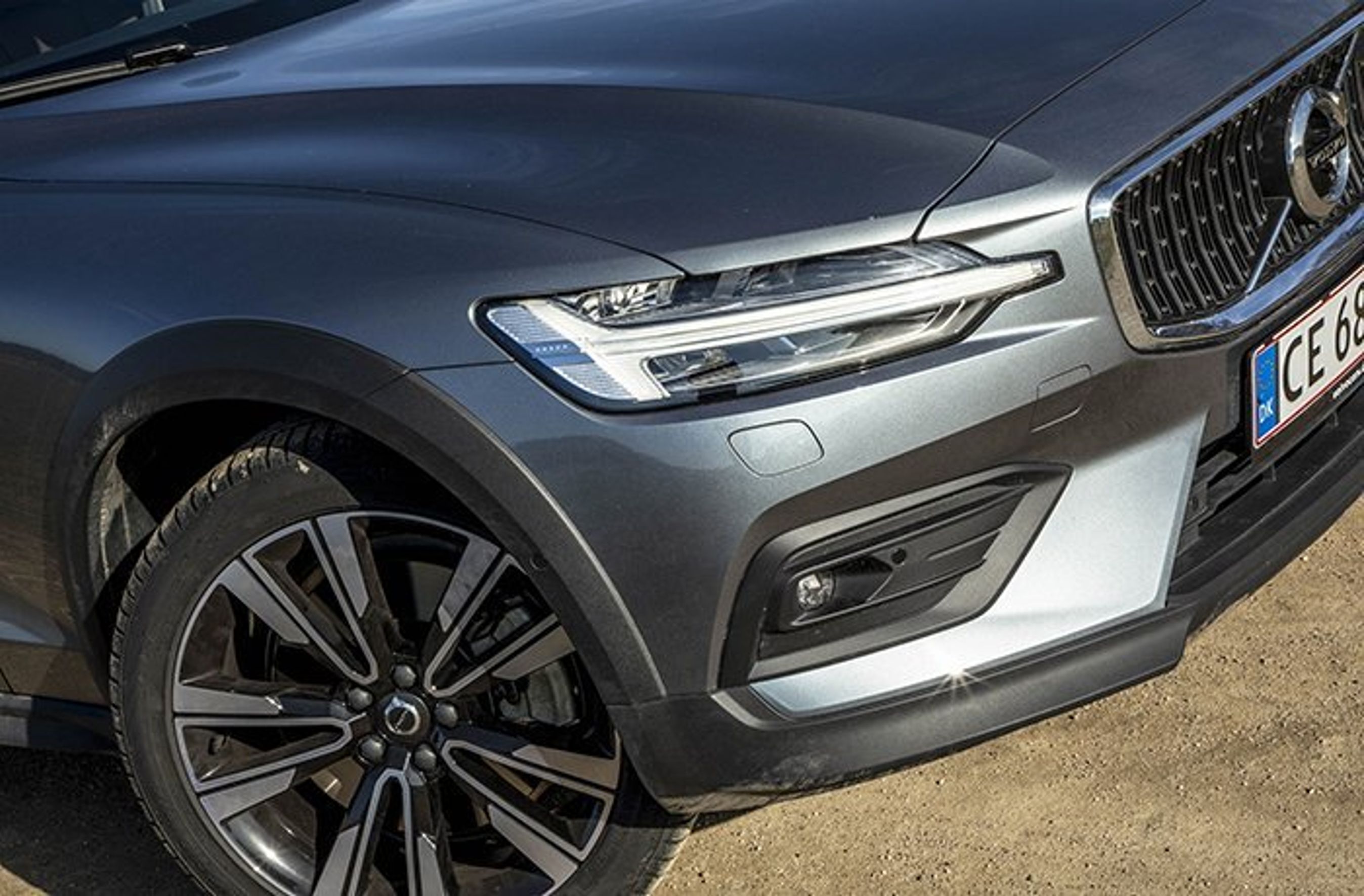 LED-forlygter på Volvo V60CC