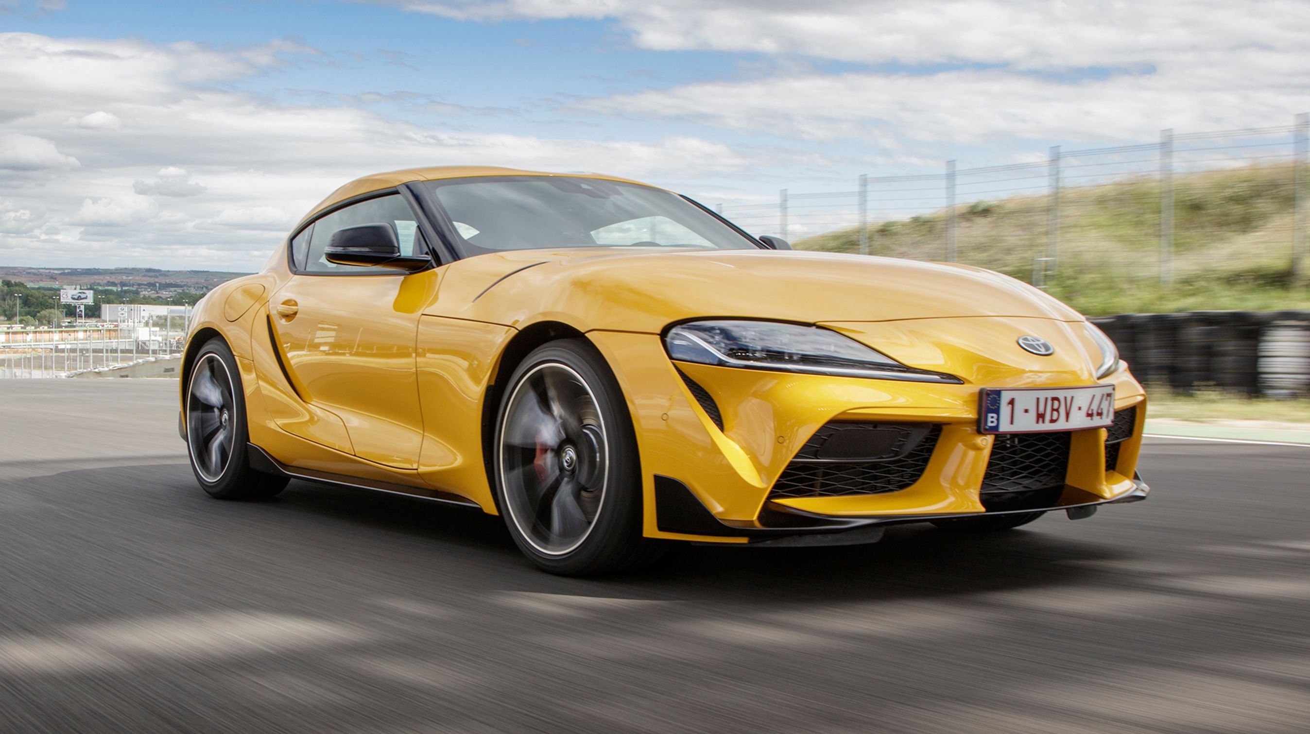 Supra er udviklet i samarbejde med BMW. Supra blev en lukket coupé, mens BMW’s udgave blev den åbne sportsvogn.