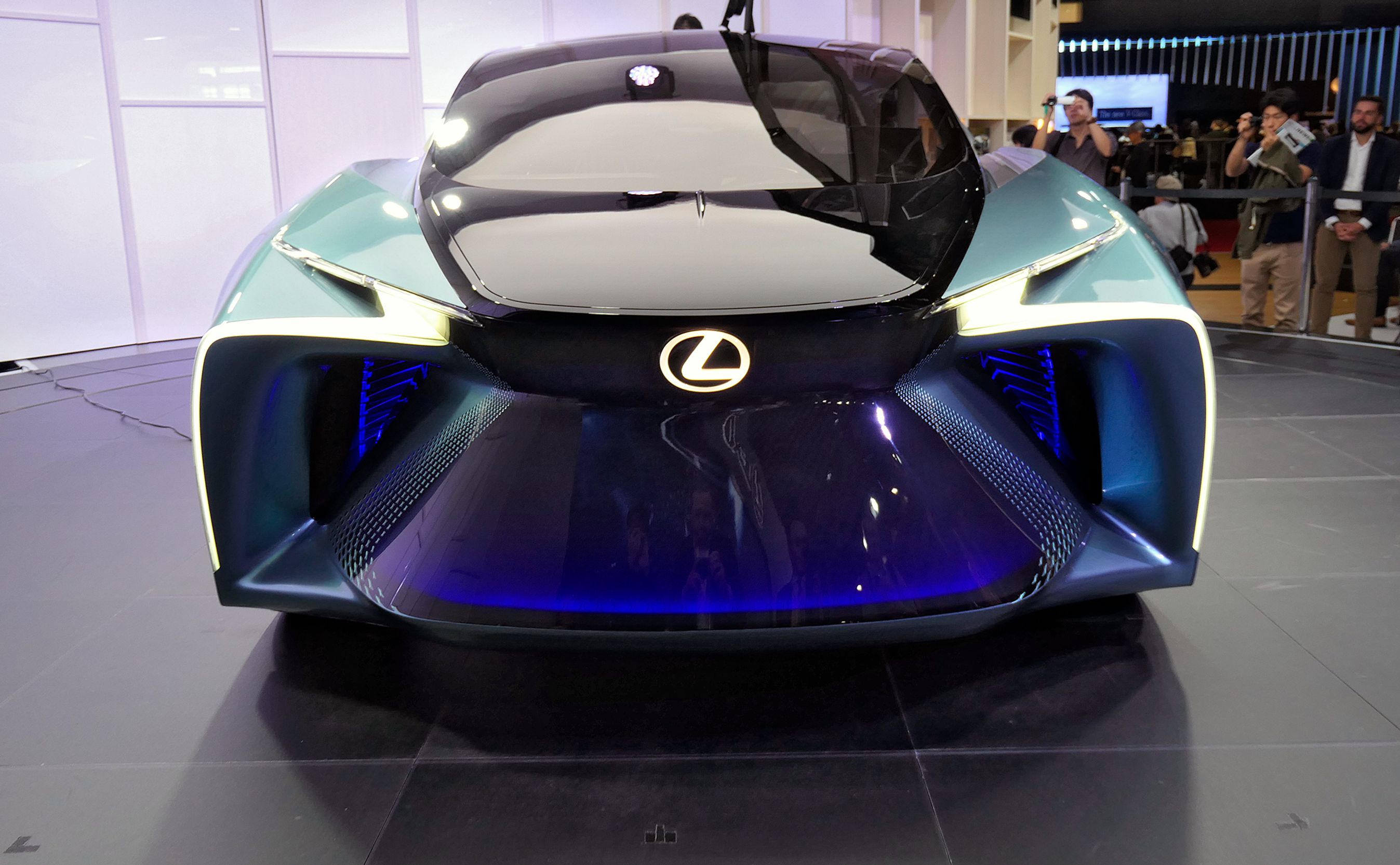 Lexus' konceptbil LF30 præsenterer elektrisk platform og selvkørende teknik.