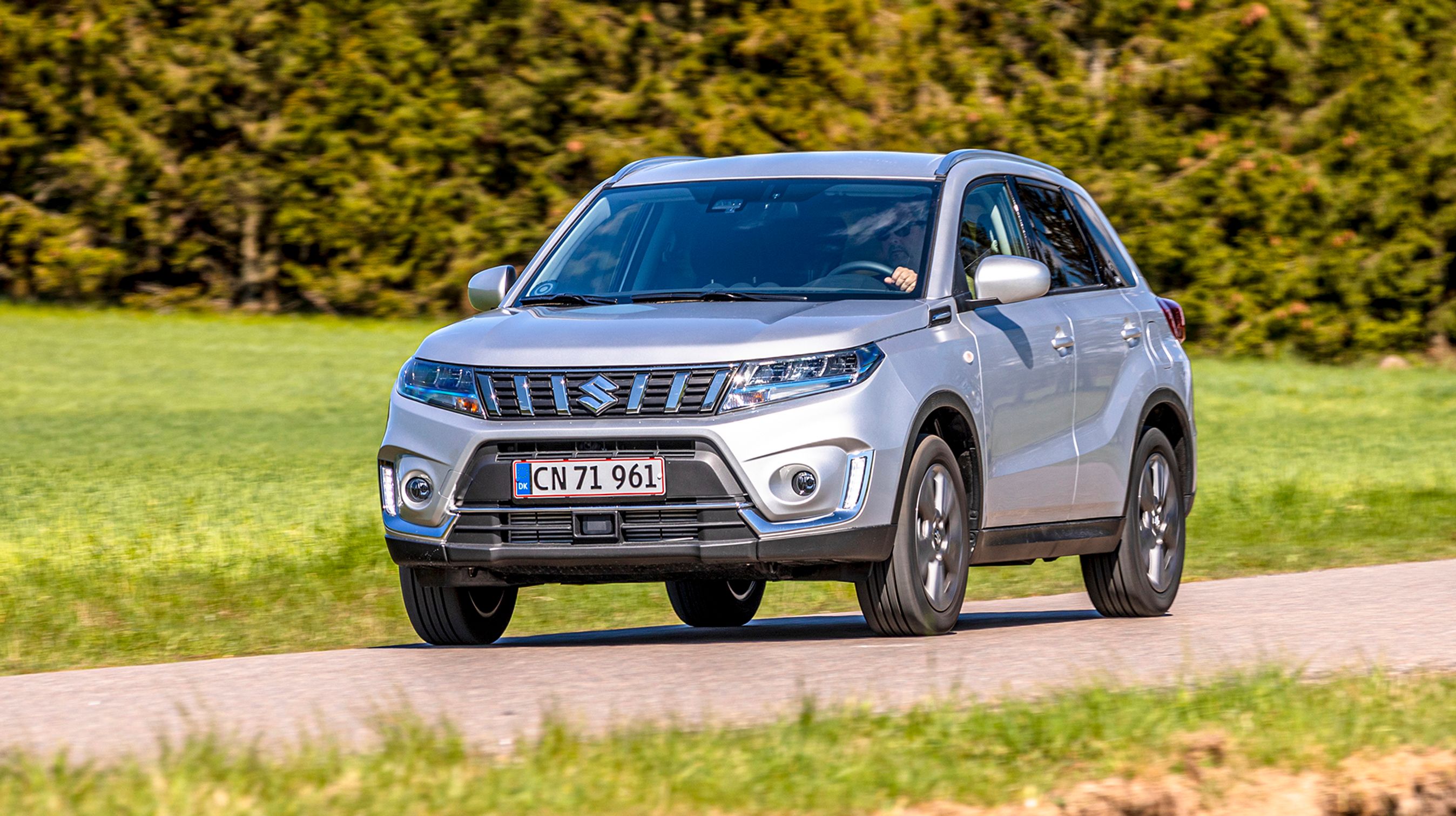 I denne udgave af Vitara er der både LED nær- og fjernlys som standard.