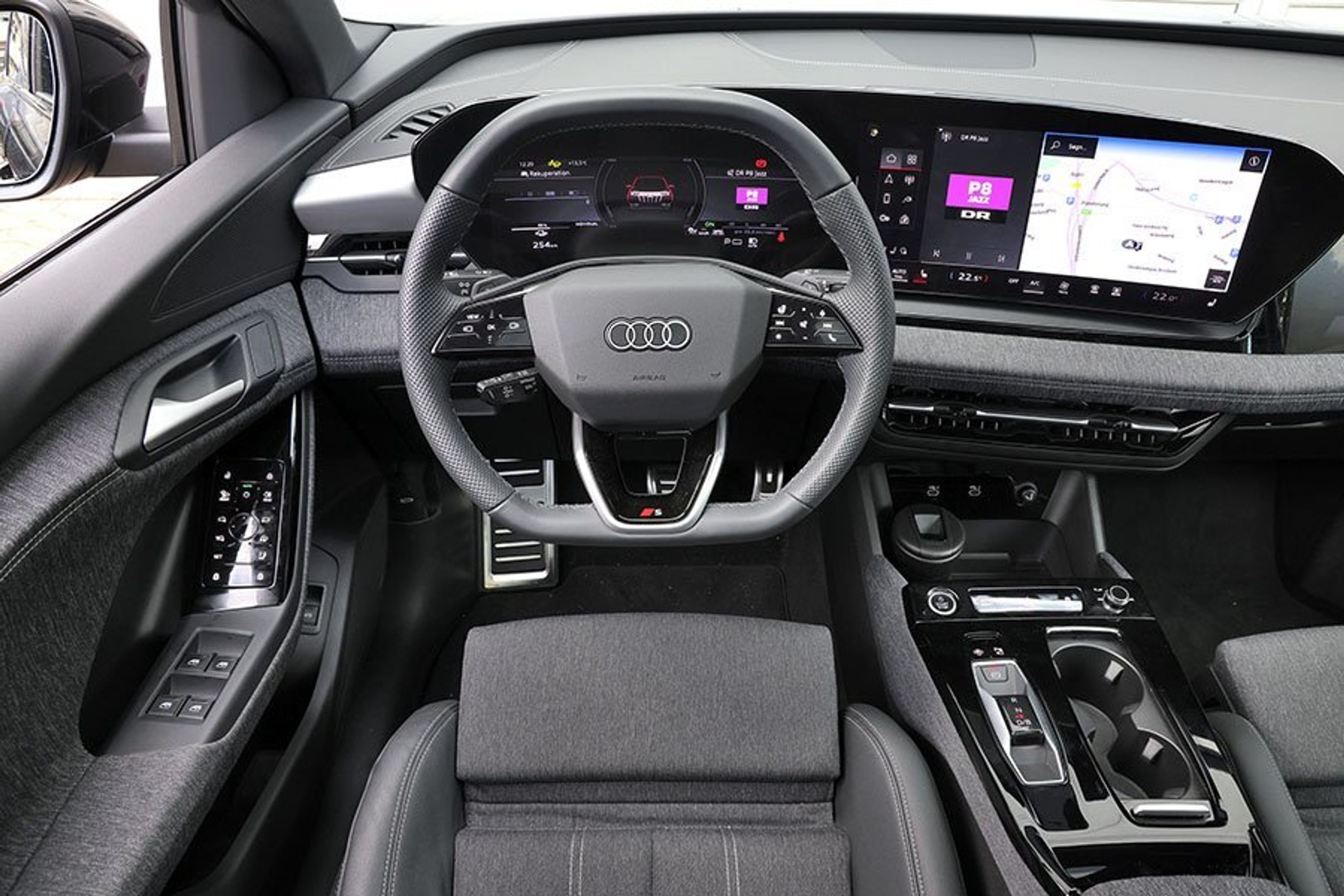 Førerplads i en Audi Q6 e-tron