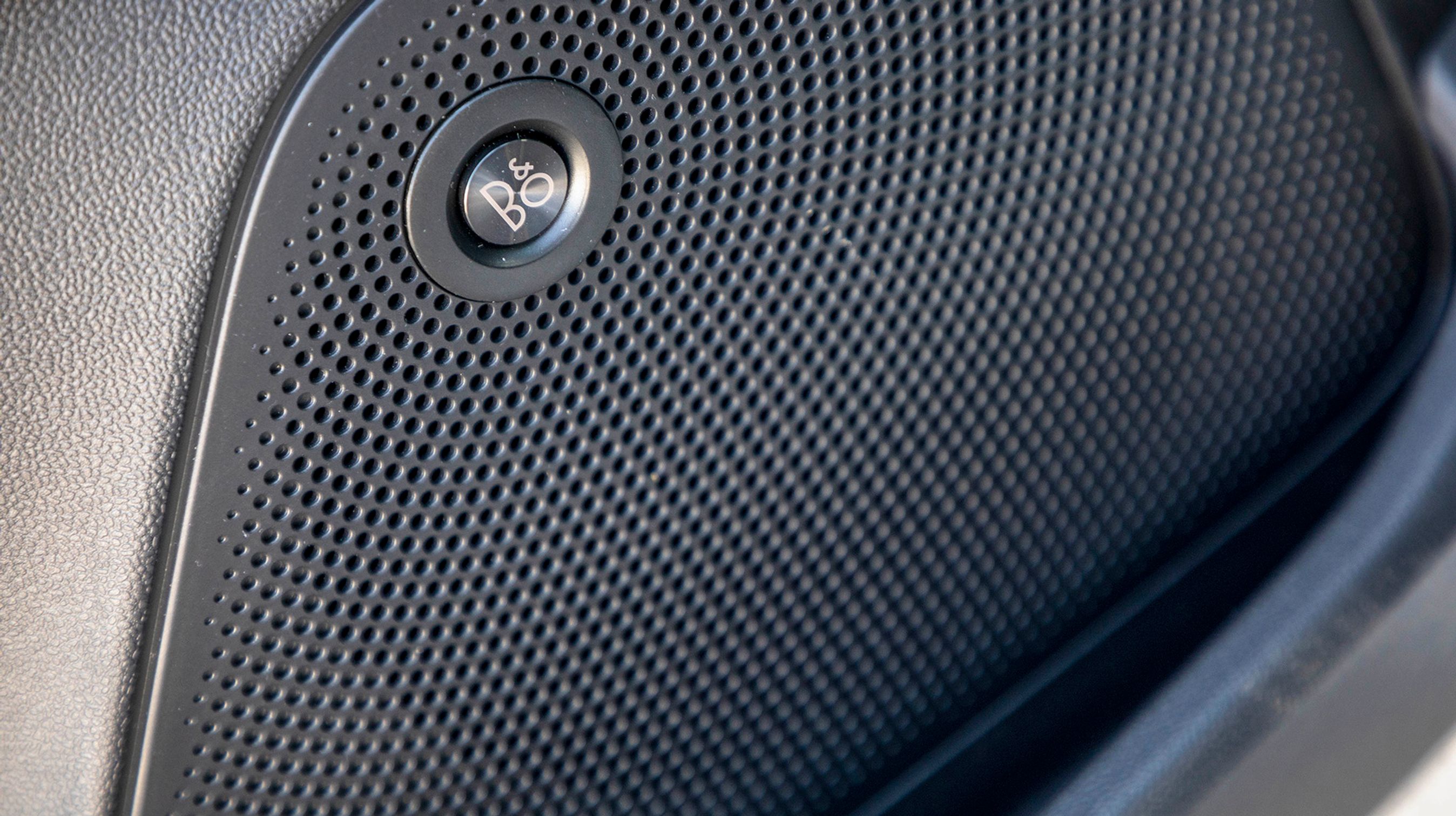 B&O Play musikanlægget er en del af udstyrsniveauet ’II’. Det giver en god lydoplevelse i bilen og er værd at gå efter.