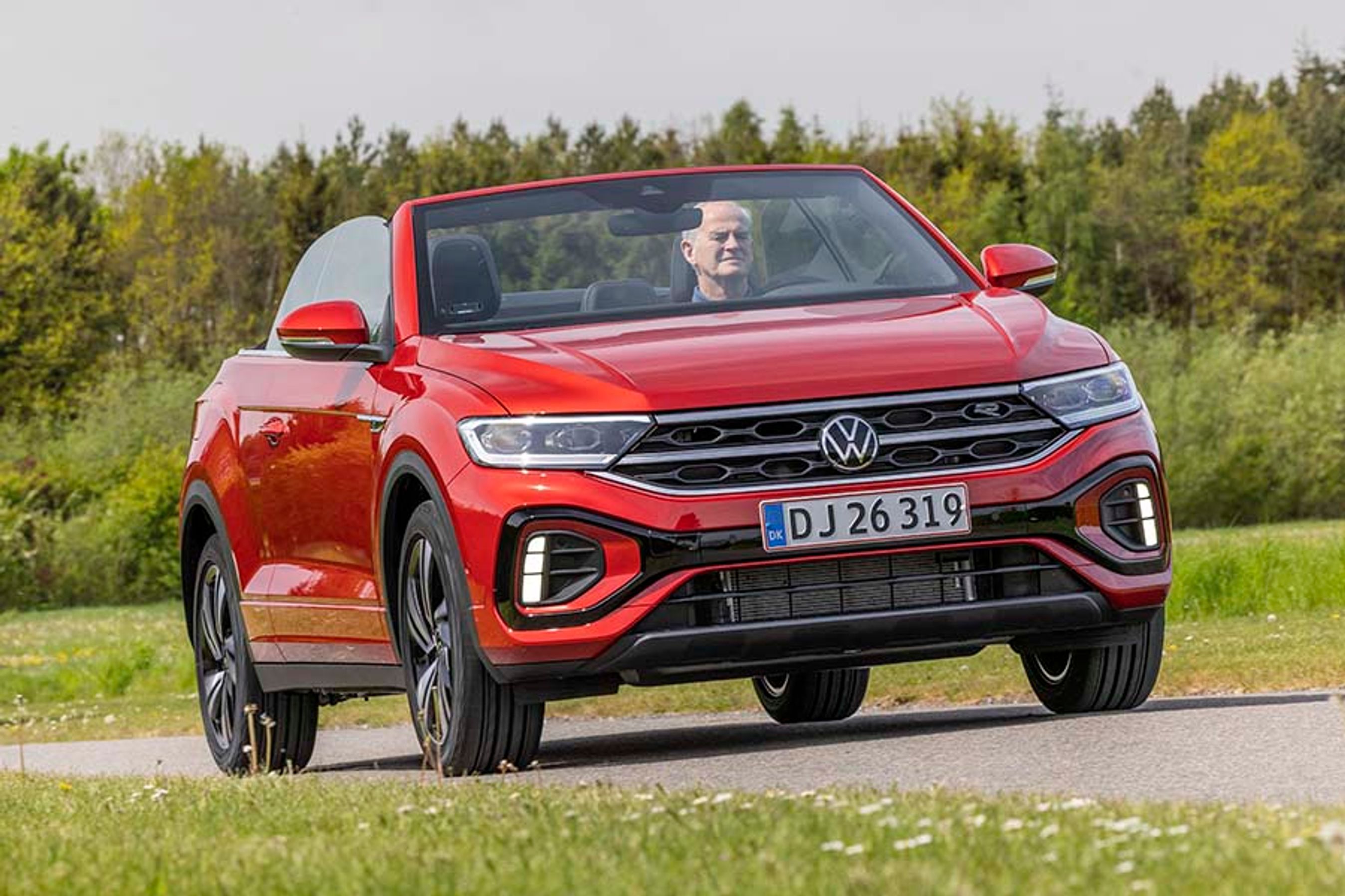 Når kalechen er nede, kan du køre, uden at der er for meget vindturbulens eller larm i kabinen. Kalechen kan betjenes elektrisk op til 30 km/t. 