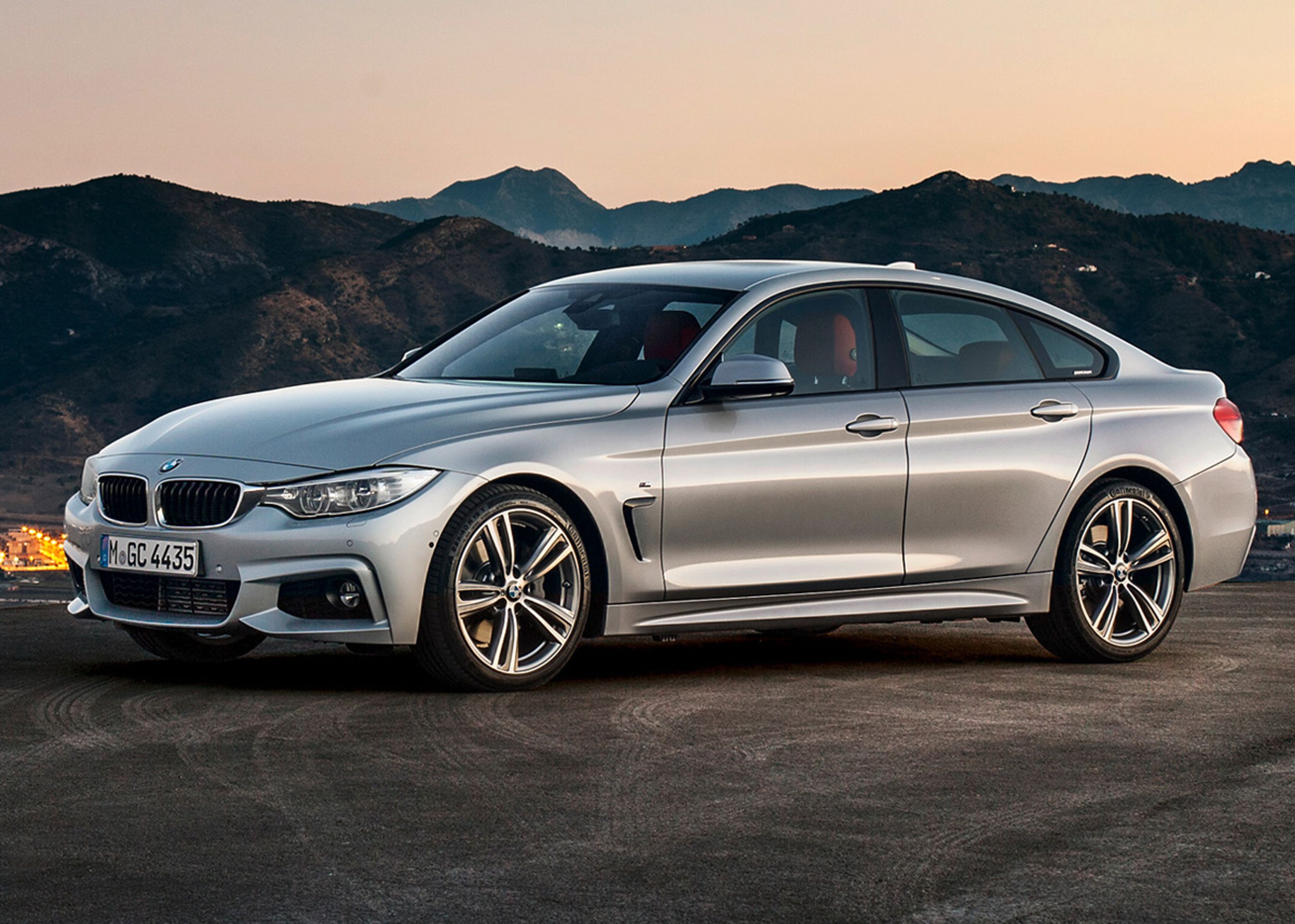 BMW 4-serie Gran Coupé har - som den todørs coupé - BMWs kakteristiske korte udhæng, lange motorhjelm og tilbagetrukne kabineplacering.