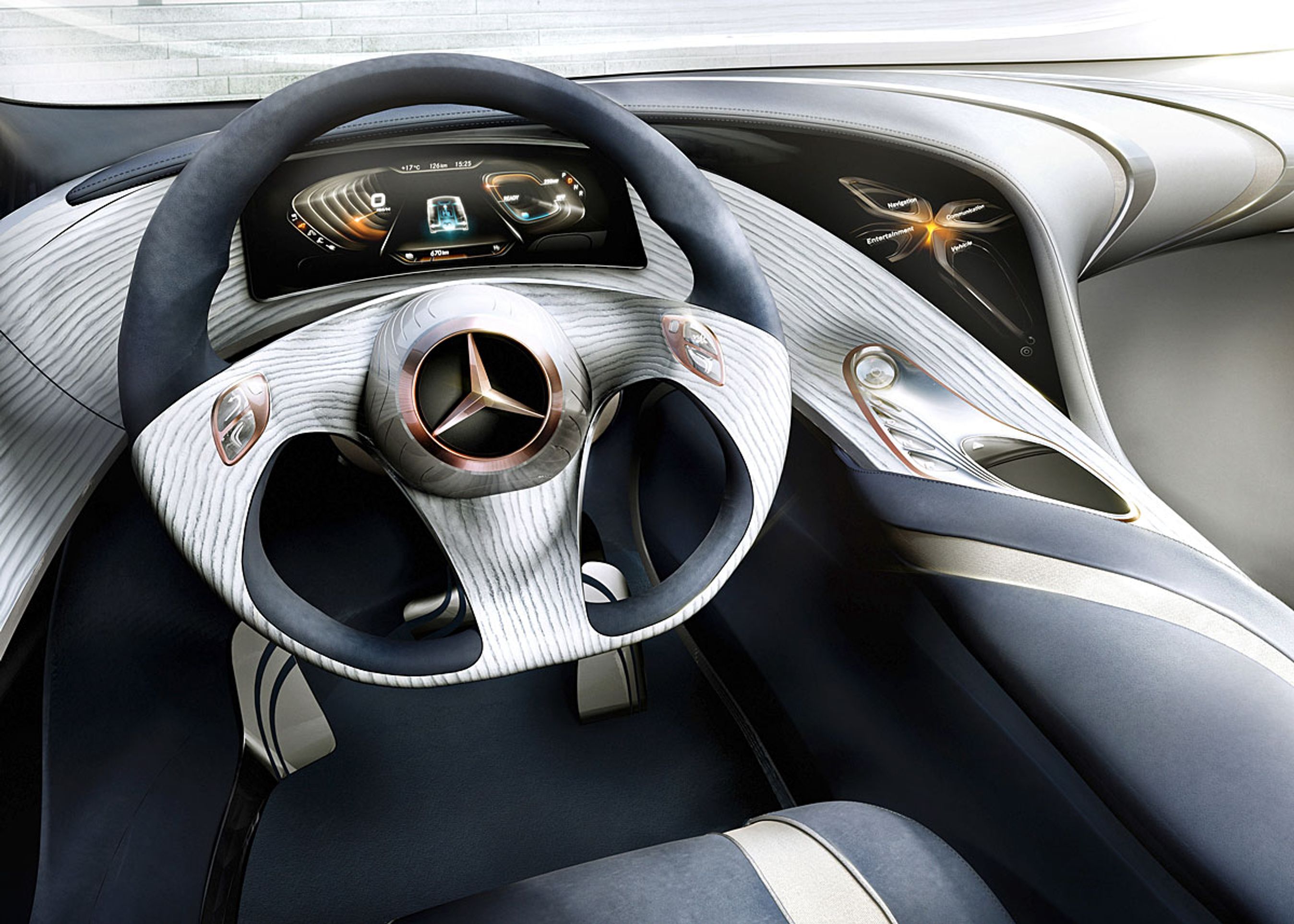 Selv om bilen er særdeles avanceret, er førerpladsen ekstrem minimalistisk. Bilen kan forstå naturlig tale i almindelige sætninger.