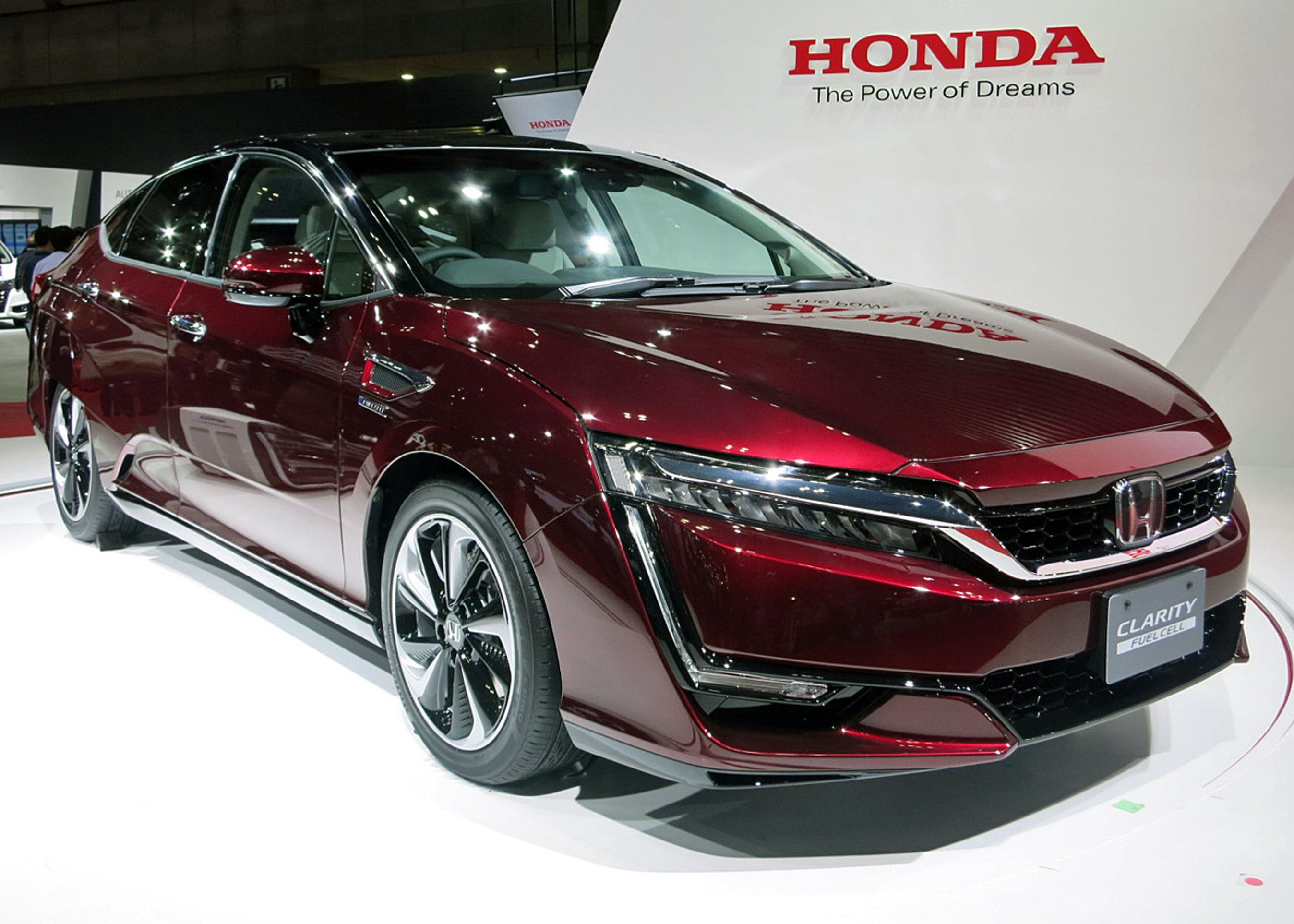 Honda har valgt Clarity-navnet til sin serieproducerede brintbil. Det var også navnet på en forsøgsbil, der blev fremstillet i nogle snese eksemplarer for ti år siden. Fotos: Søren W. Rasmussen