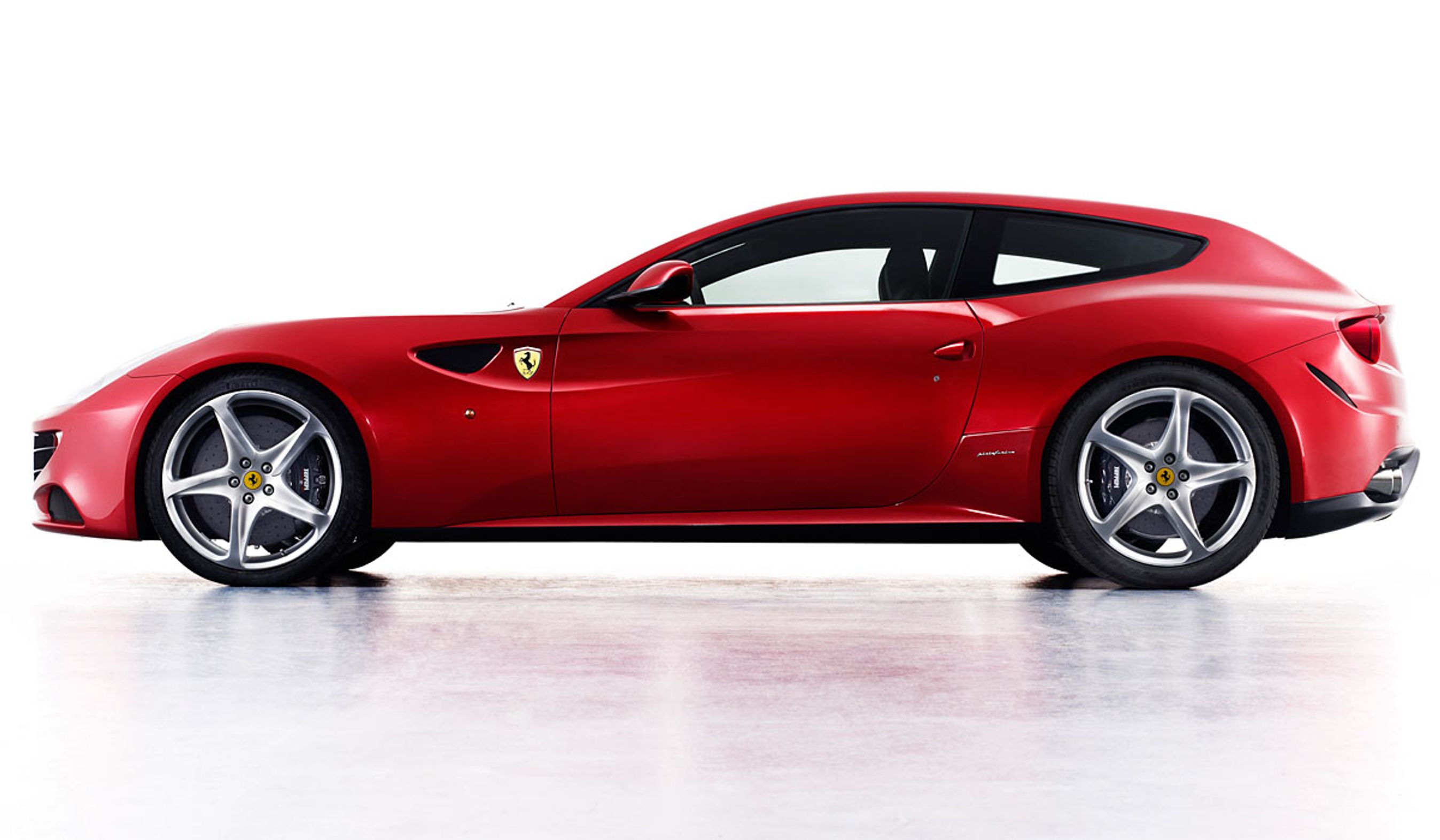 Ferrari FF er næsten fem meter lang; 4,91 meter.