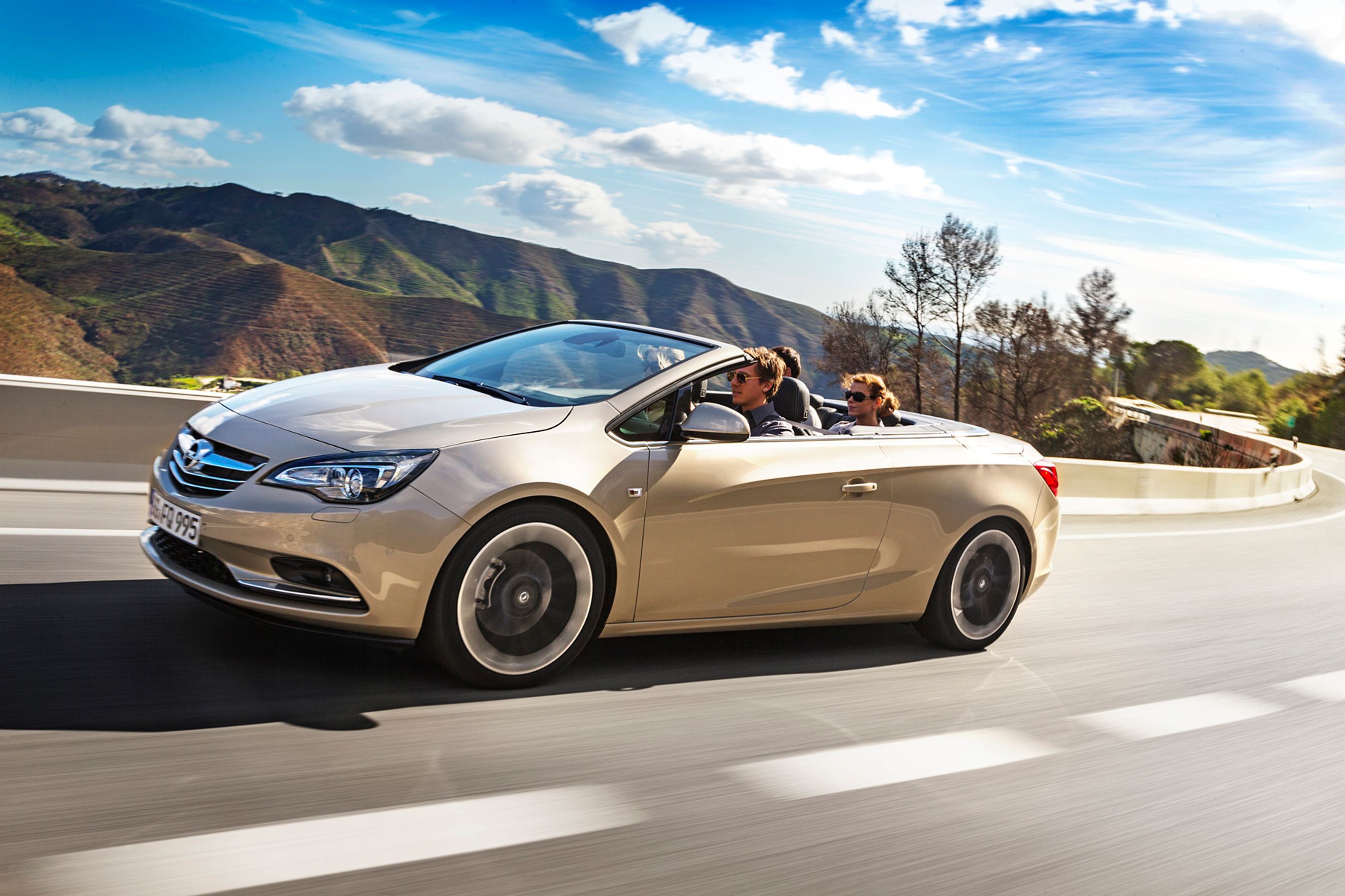 Den nye 1.6-liters turbo-benzinmotor i Opel Cascada er første trin i en ny række motorer fra Opel. I de kommende år dukker ikke mindre end 15 nye motorer op i Opels modeller.