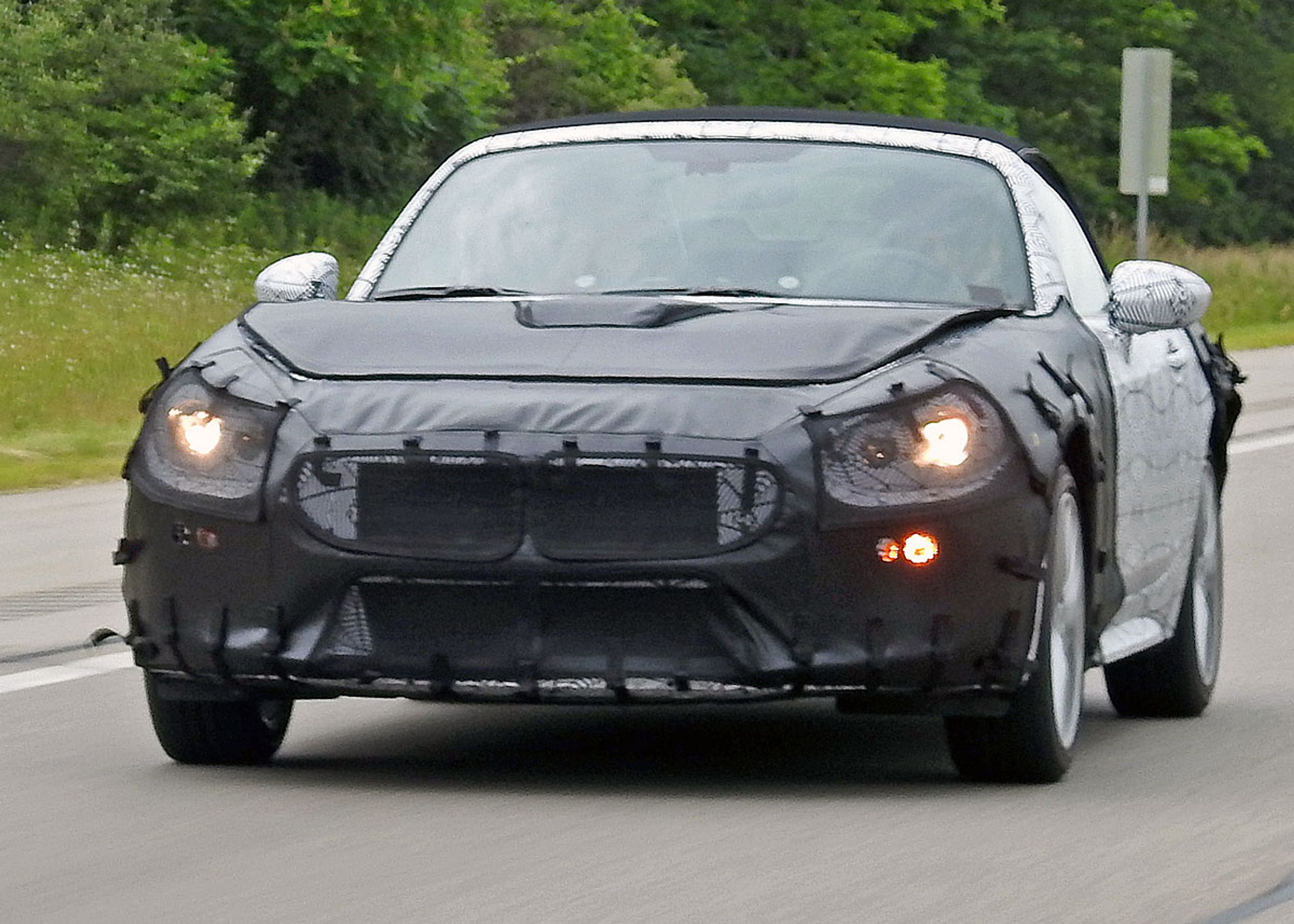 Bag kamuflagen gemmer sig Fiats udgave af den nye Mazda MX-5. Fotos: Lehmann