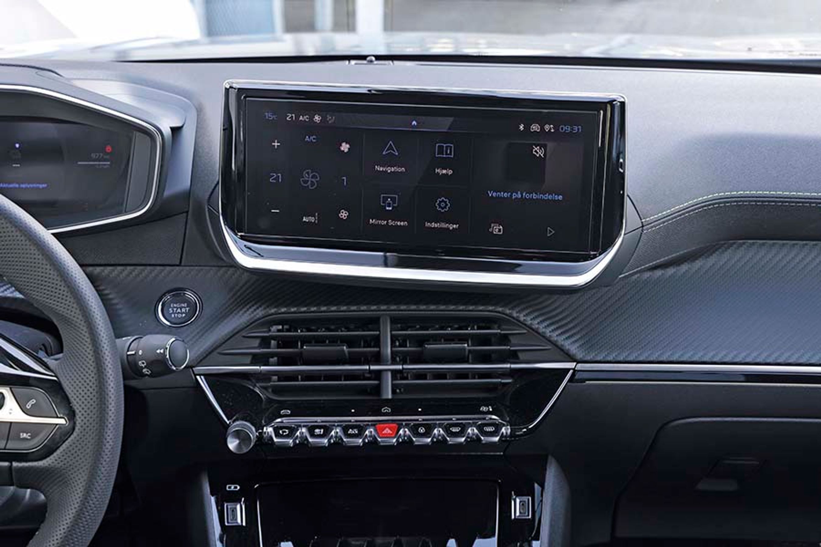 Alle udgaver har nu en stor 10"-skærm. 