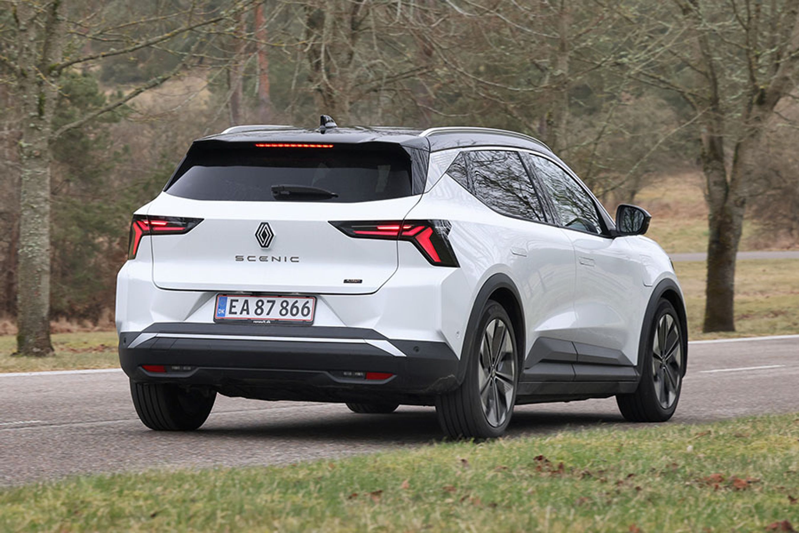 Hvid Renault Scenic set bagfra