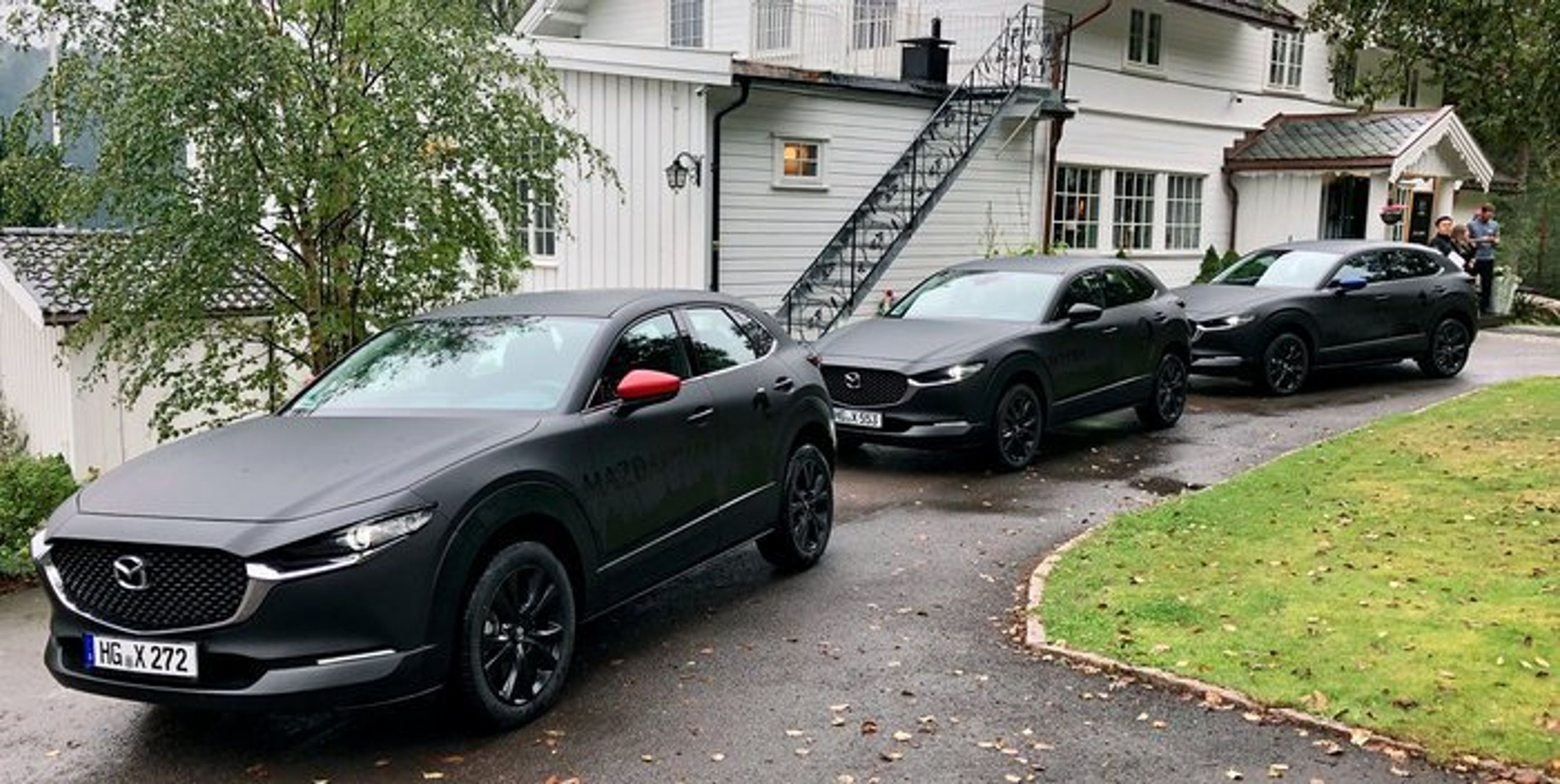 Prototyperne til Mazdas kommende elbil er gemt under et CX-30-karrosseri.