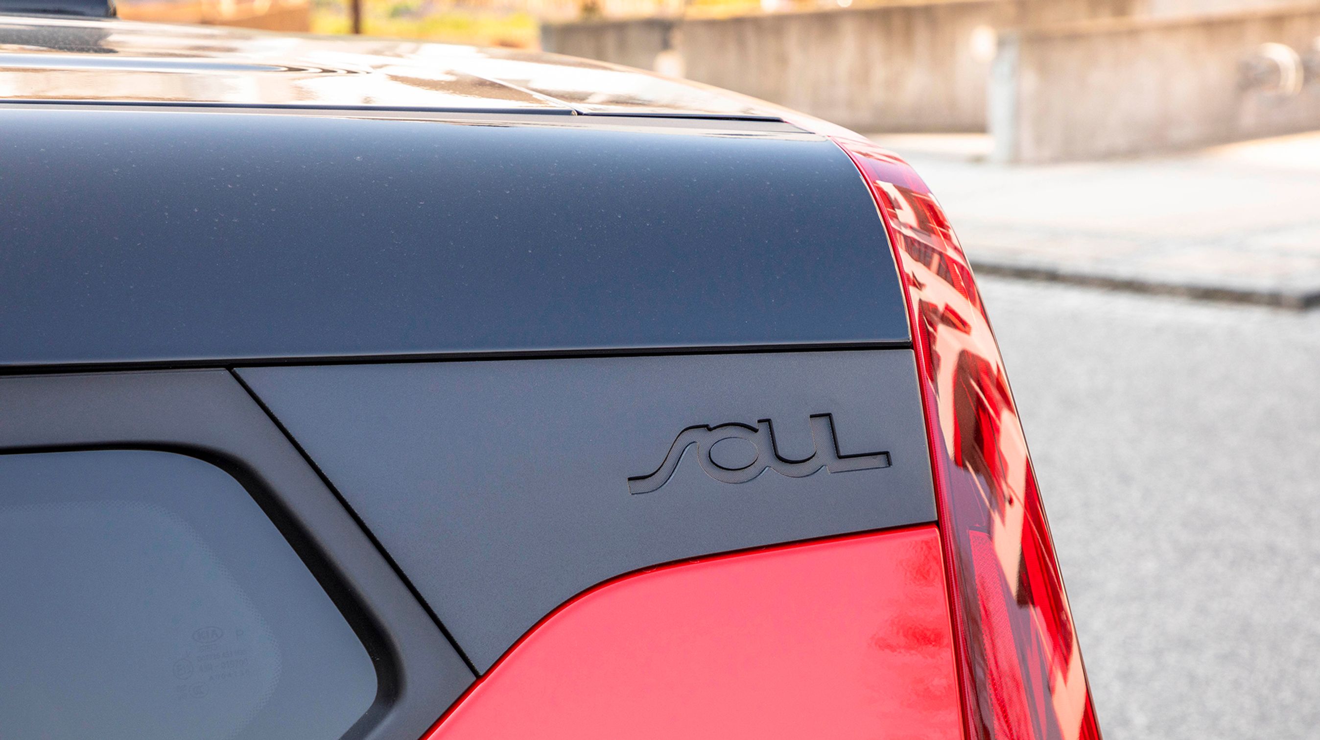 Kanterne definerer Souls karakter, og selvom designet er blevet tonet lidt ned, har det stadig karakter. Enten bliver du smask forelsket i den – eller finder den grim som arvesynden.