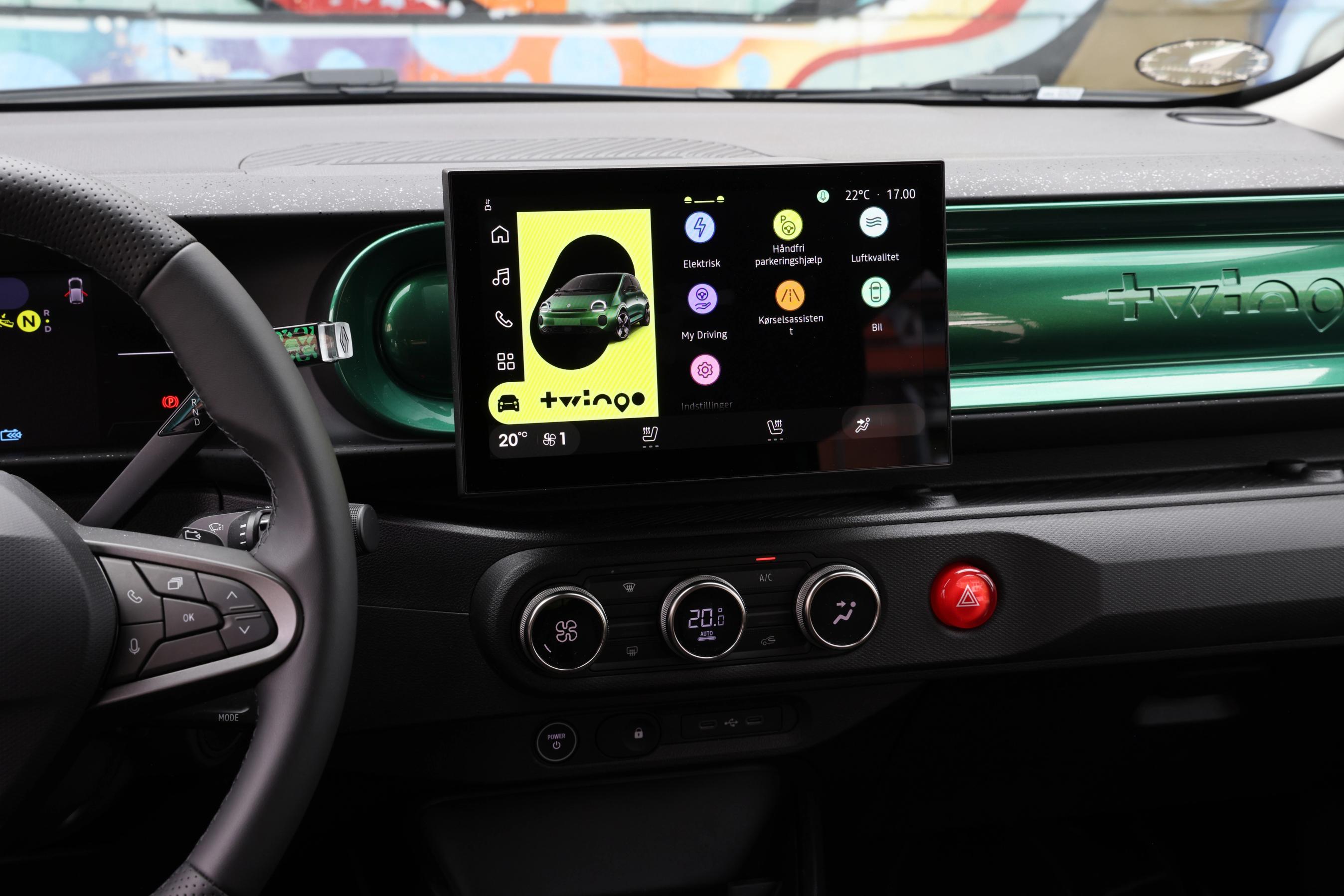 Stor skærm med apps i kabinen i en Renault Twingo