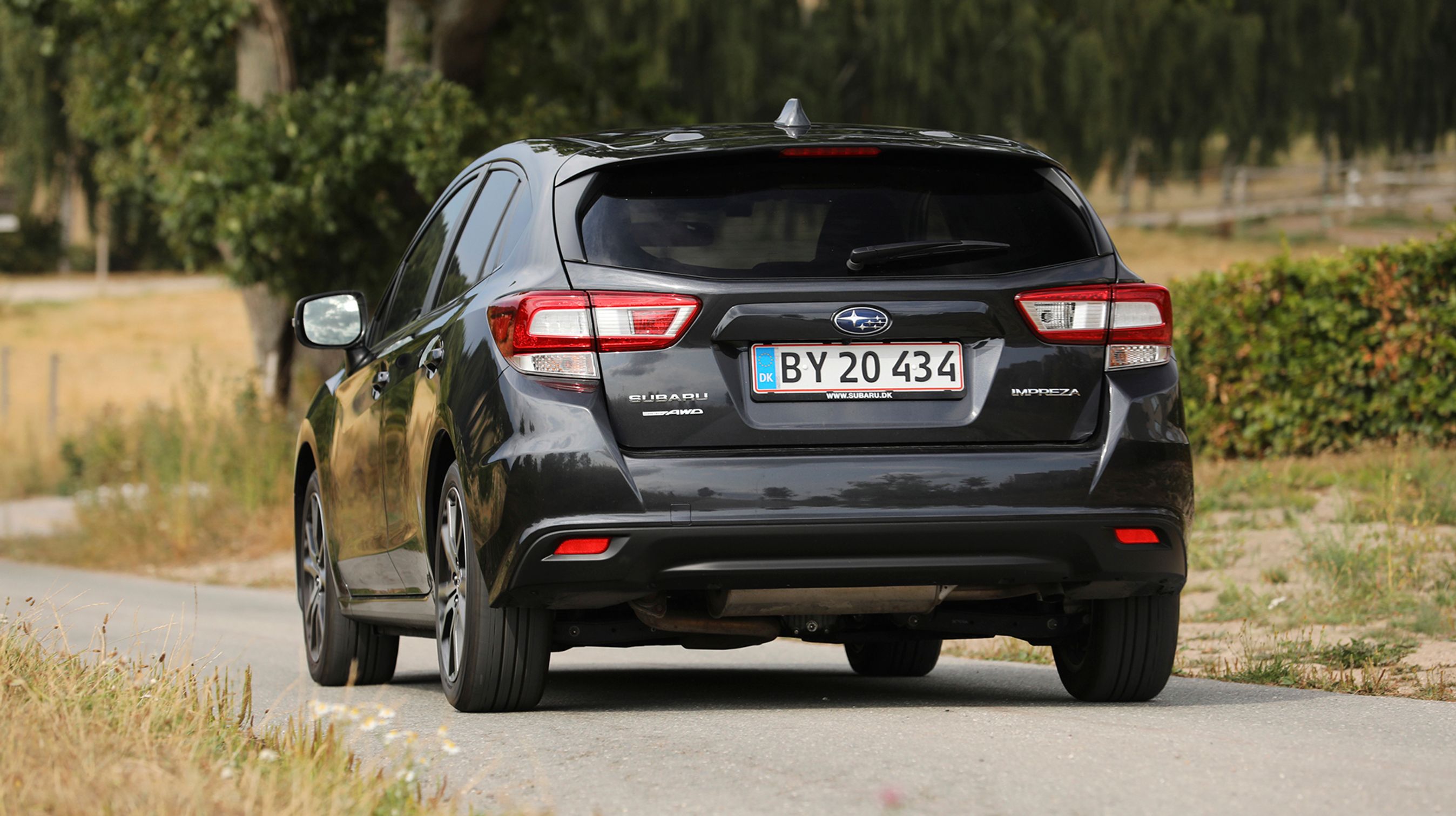 Impreza-modellen findes kun som femdørs og kun med to motorvarianter i Danmark, der begge kører på benzin.