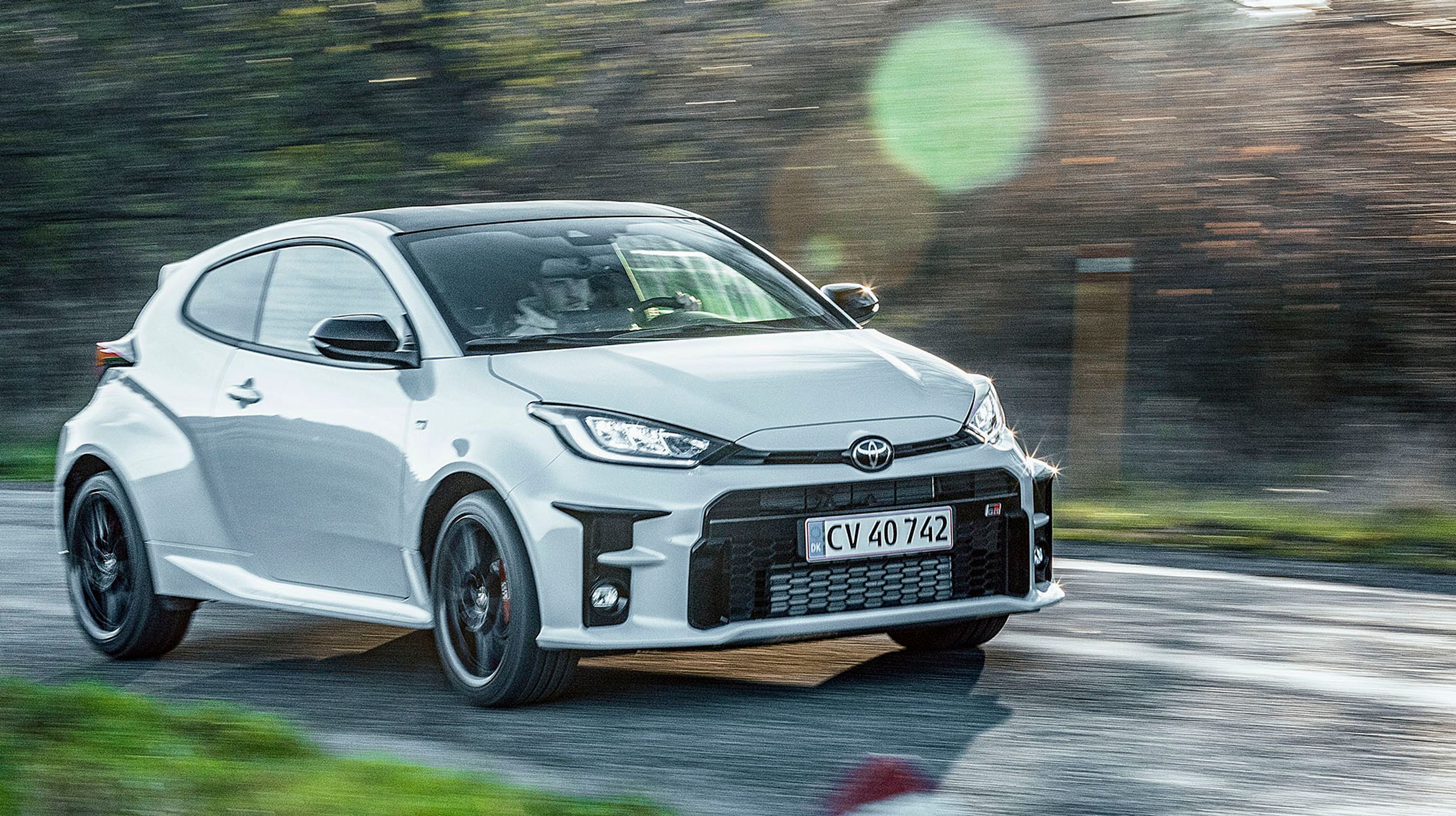 Den nye GR Yaris er som skabt til lækre køredynamiske oplevelser på en bane. Men vores oplevelser med bilen viste, at den også sagtens kan bruges som en hverdagsbil.