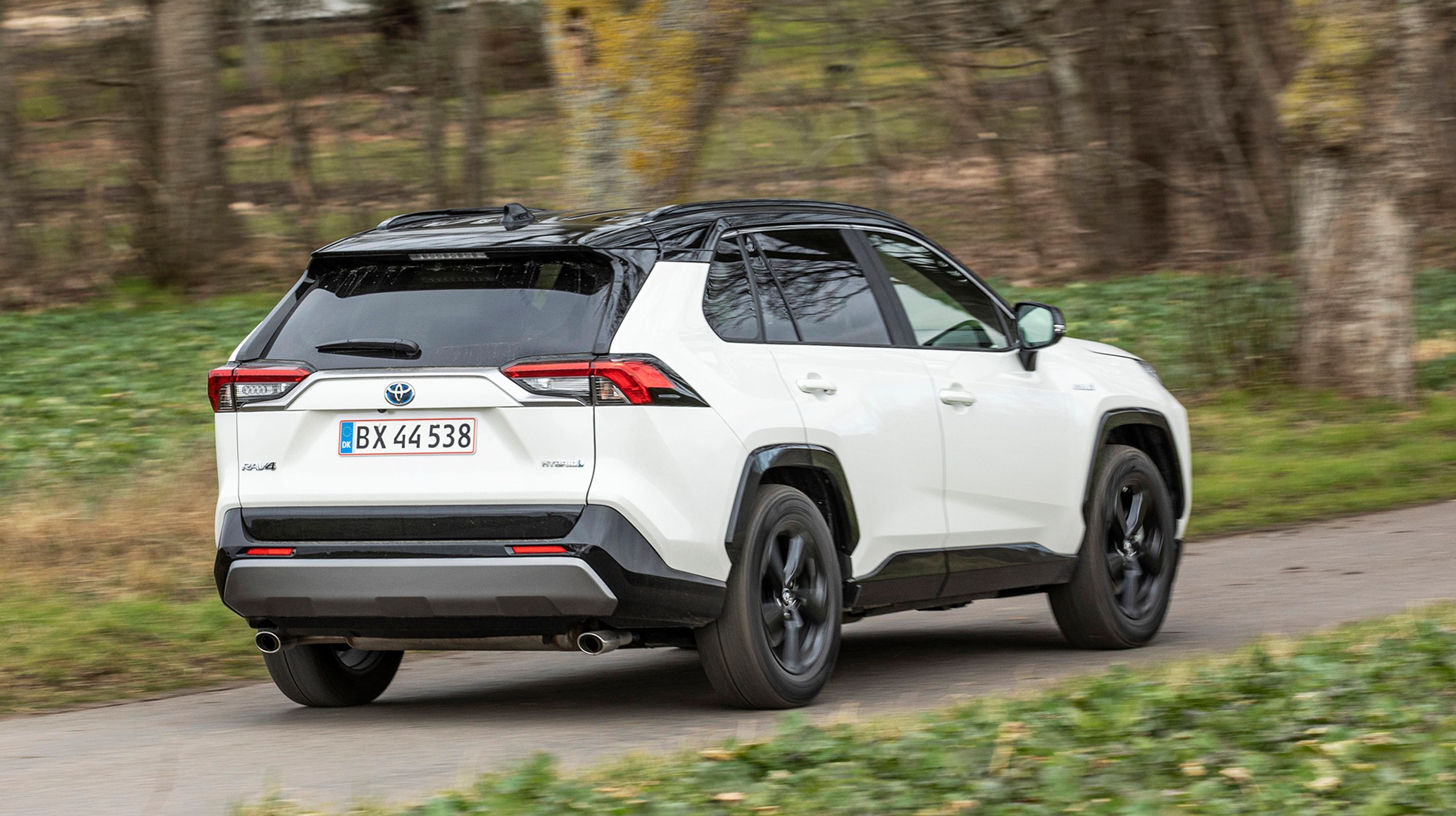 Der er tale om en ret stor SUV med god plads til fem samt et stort bagagerum. Denne udgave trækker kun på forhjulene, men firehjulstræk kan tilkøbes.