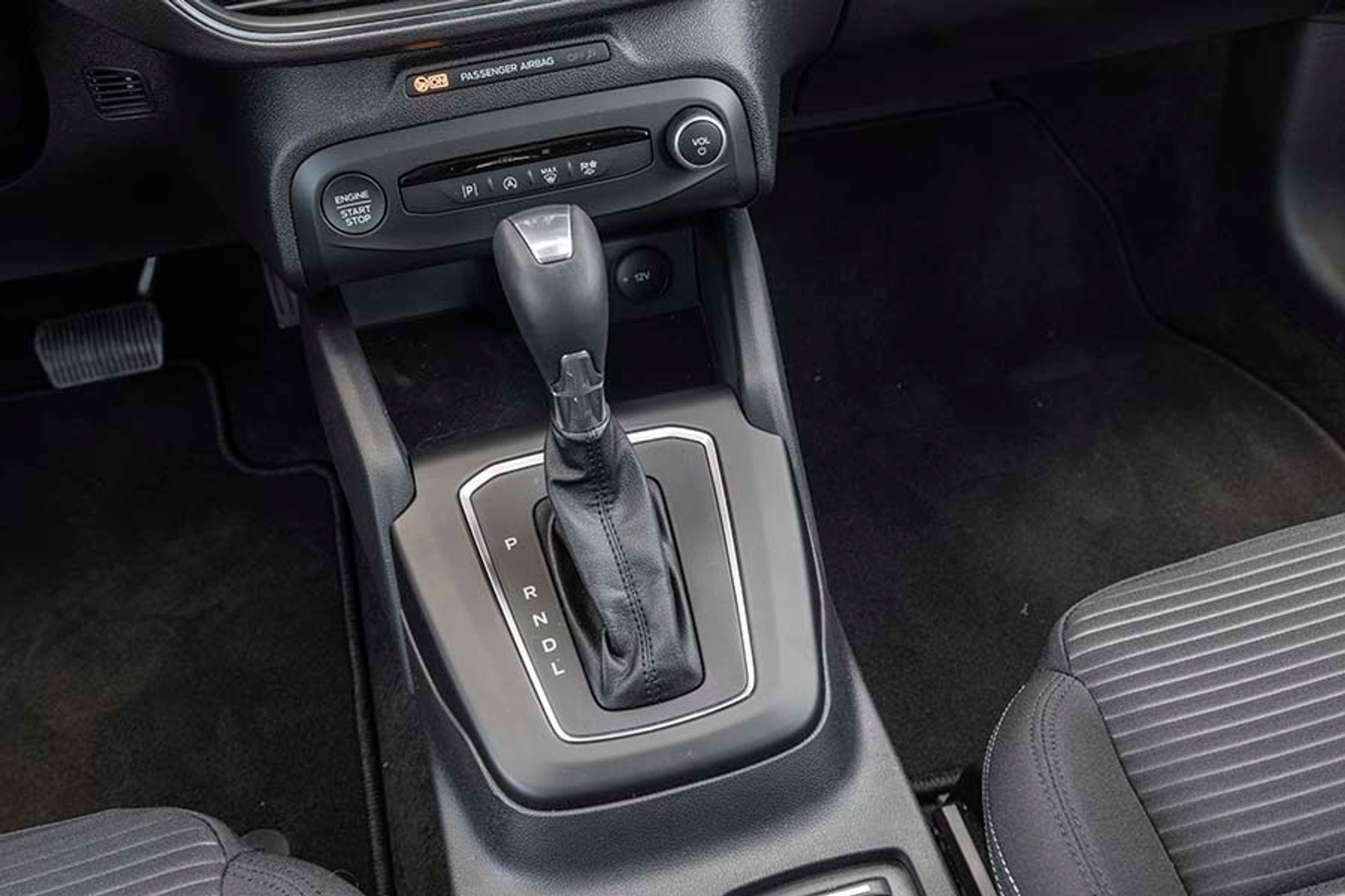 Automatgearet er baseret på en dobbeltkoblingsgearkasse med syv trin. Gearskifteren er mekanisk og skal sættes i P, når turen er slut.