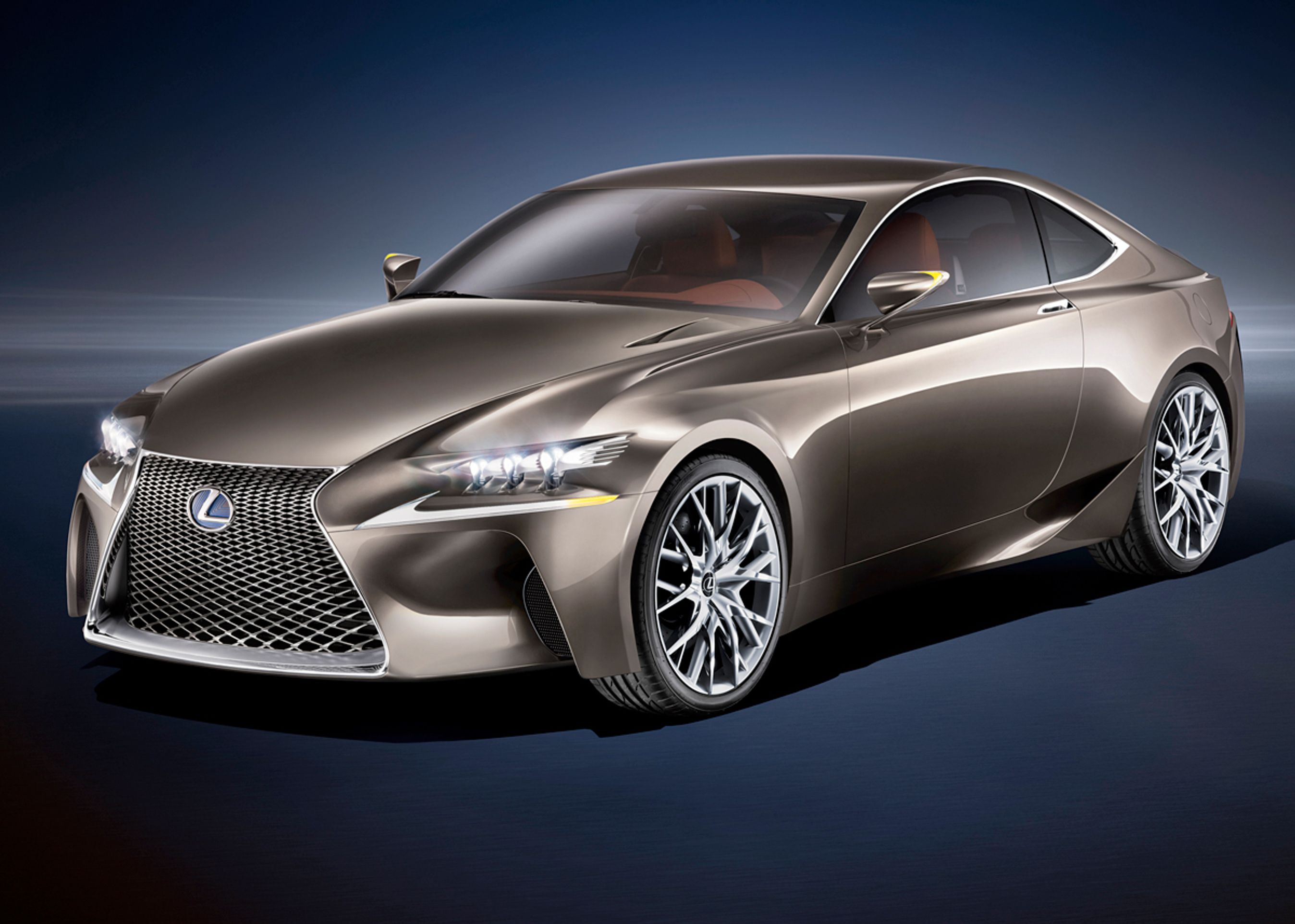 Lexus LF-CC varsler, at der snart kommer en Lexus-coupé i mellemstørrelse. Også en ny IS-model giver den en hentydning af.