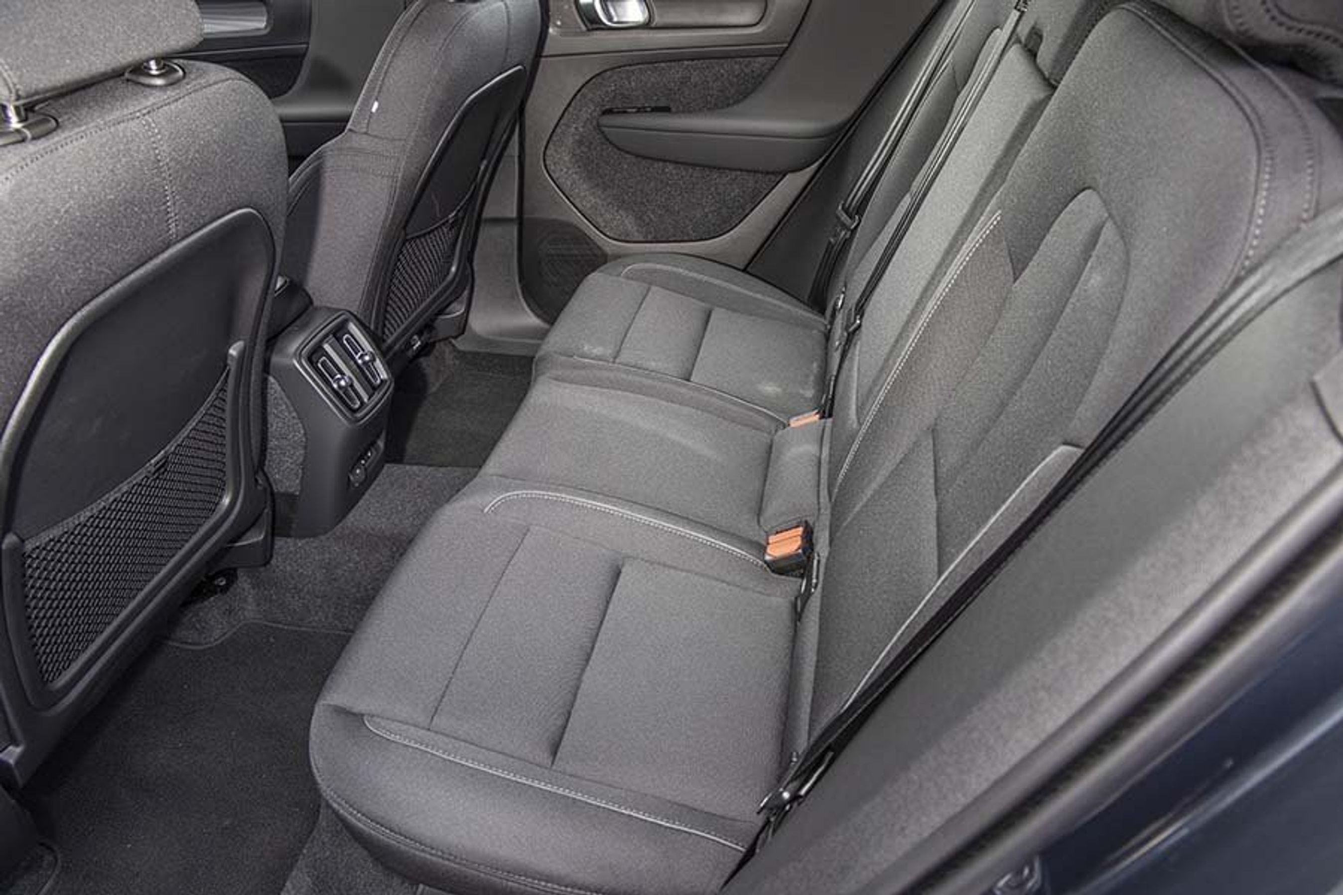 Målt i cm hører XC40 til blandt de mindste i klassen, men man sidder meget oprejst