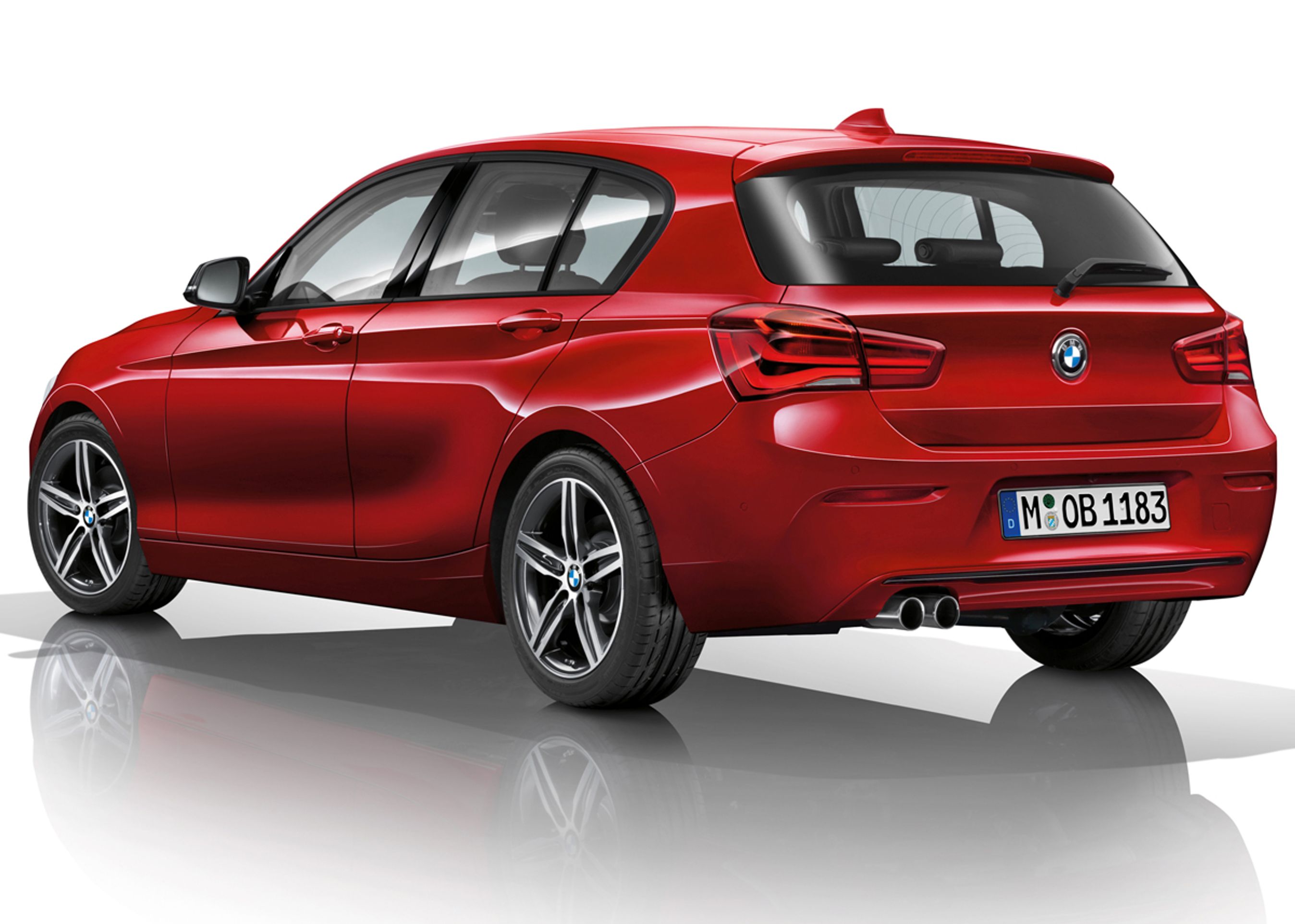 Forandringen er størst fortil, men også baglygterne er nye. Foto: BMW