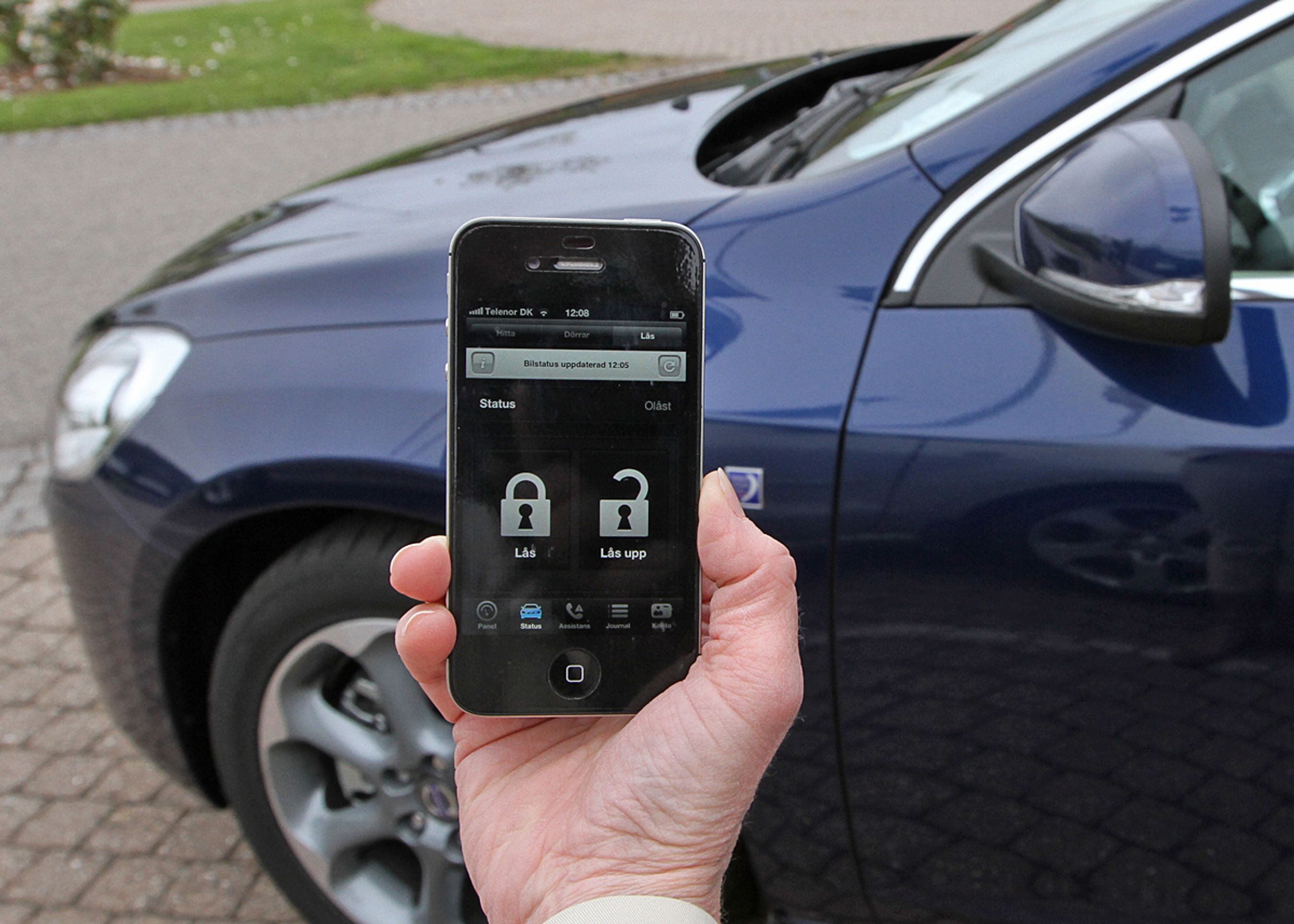 For en Volvo-kunde er de smarte smartphone-funktioner måske det bedste argument for at betale for for On Call. Ingen regner jo med at komme ud for en alvorlig ulykke. Via smartphone kan ejeren bla. tjekke, om bilen er låst eller få besked, hvis der har været indbrud.