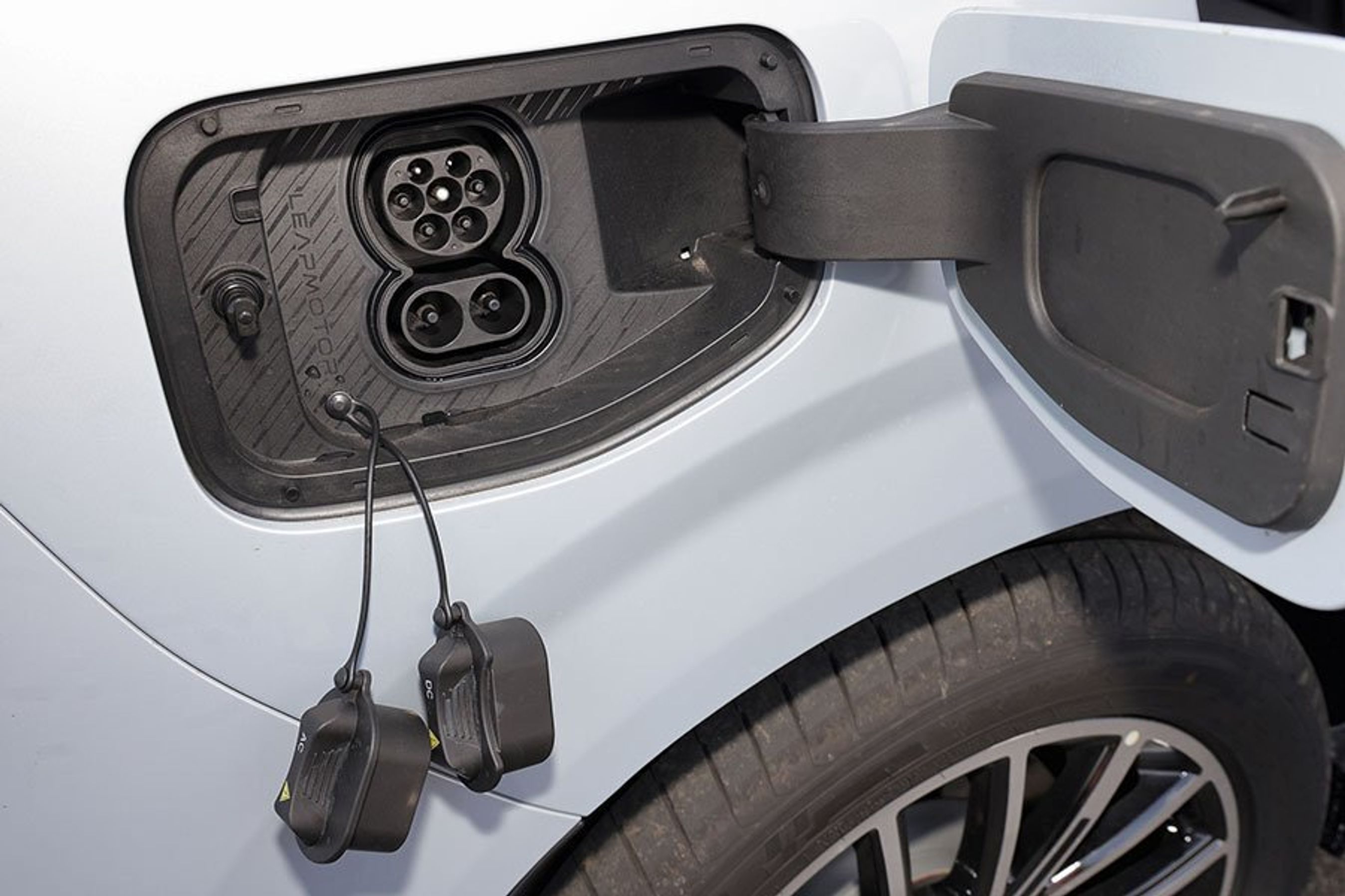 Ladestik på en Leapmotor B10