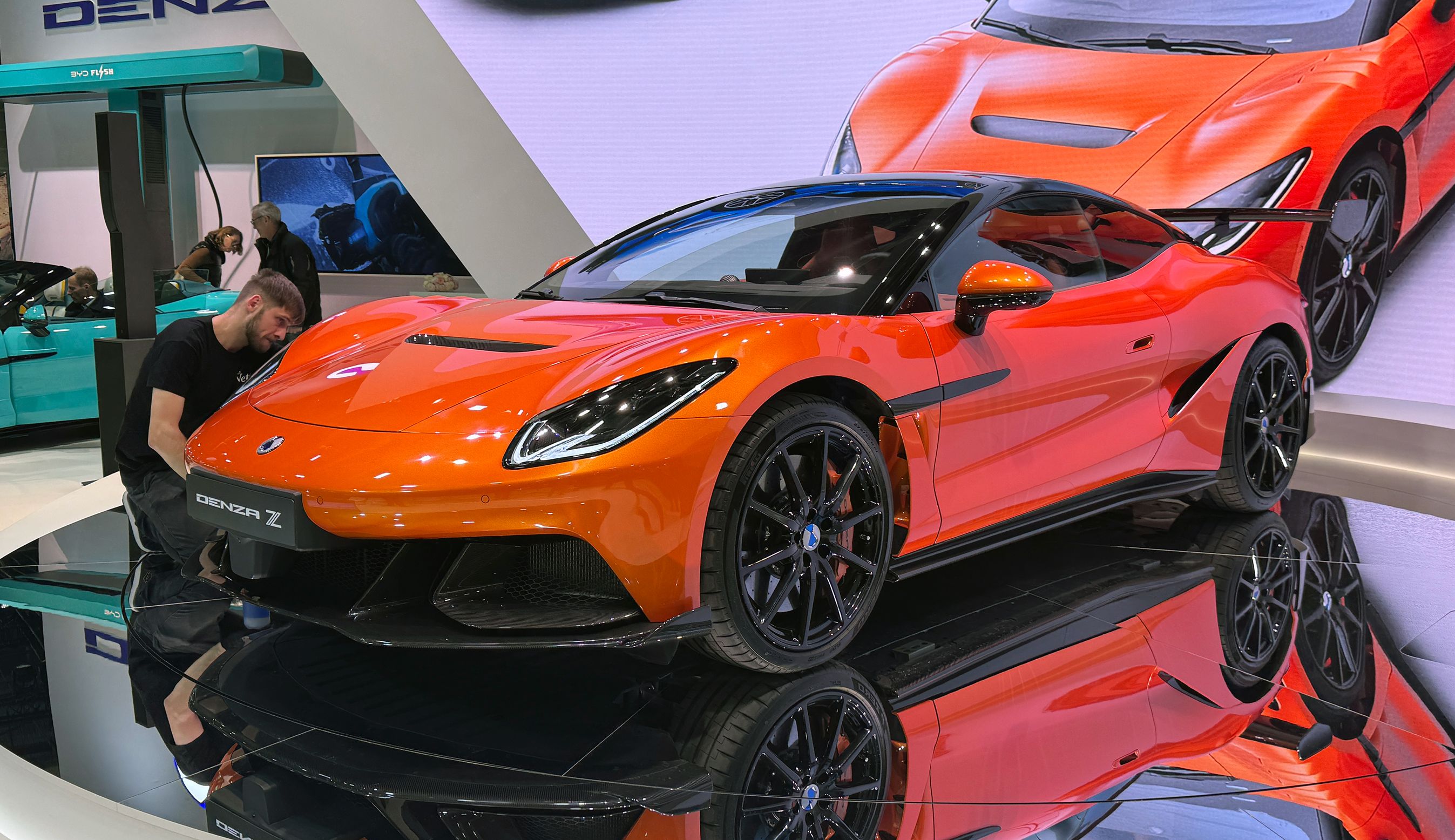 Orange Denza Z.
