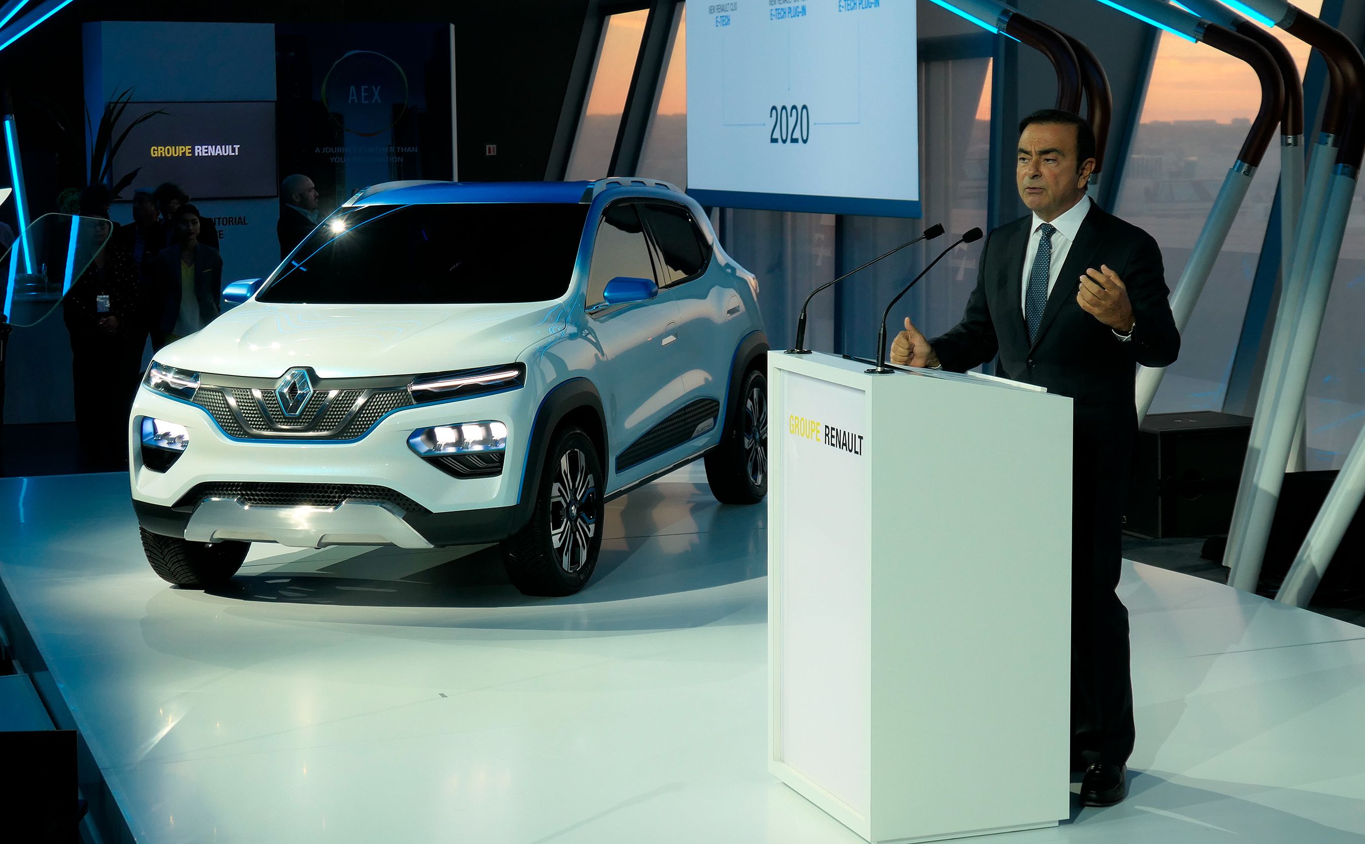 Renault-chef Carlos Ghosn præsenterer den nye 'globale' elbil.