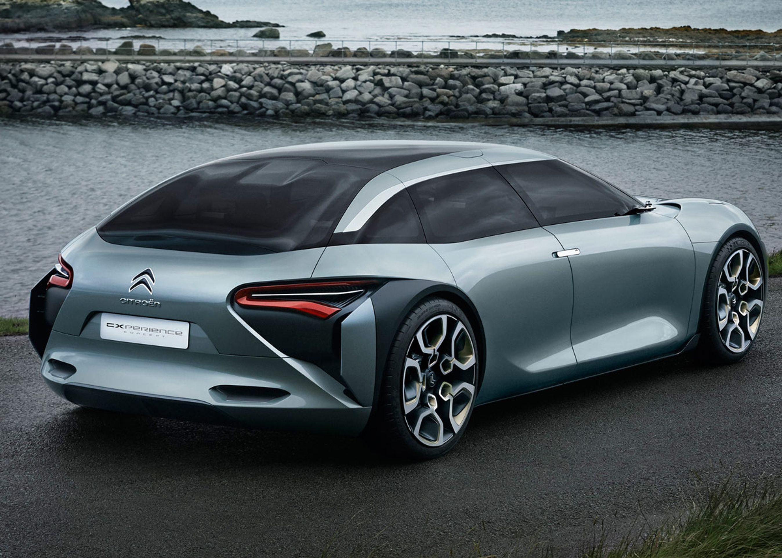 Konceptbilen cXeperince vil nok på et tidspunkt transformere sig til en lidt mere virkelighedsnær C5. Foto: Citroën