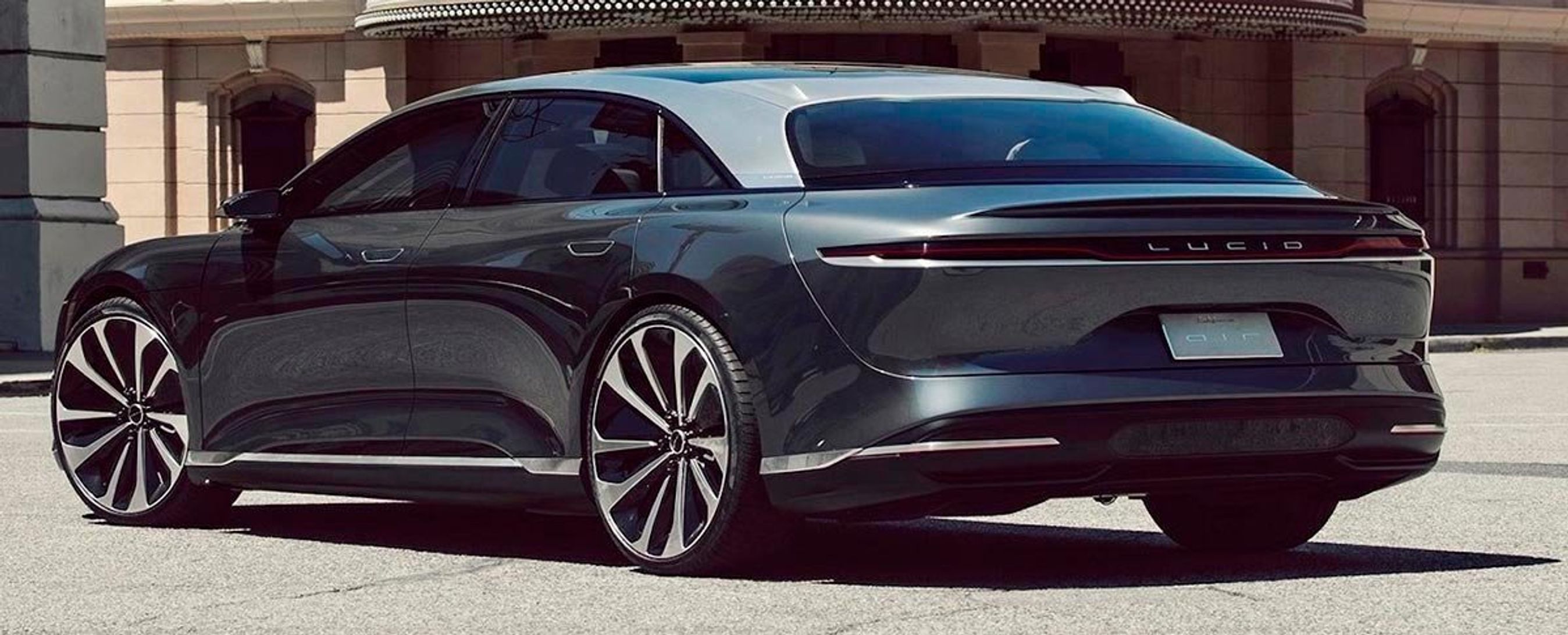 Lucid Air er første model fra det amerikanske mærke. Elbilen har forrygende præstationer.