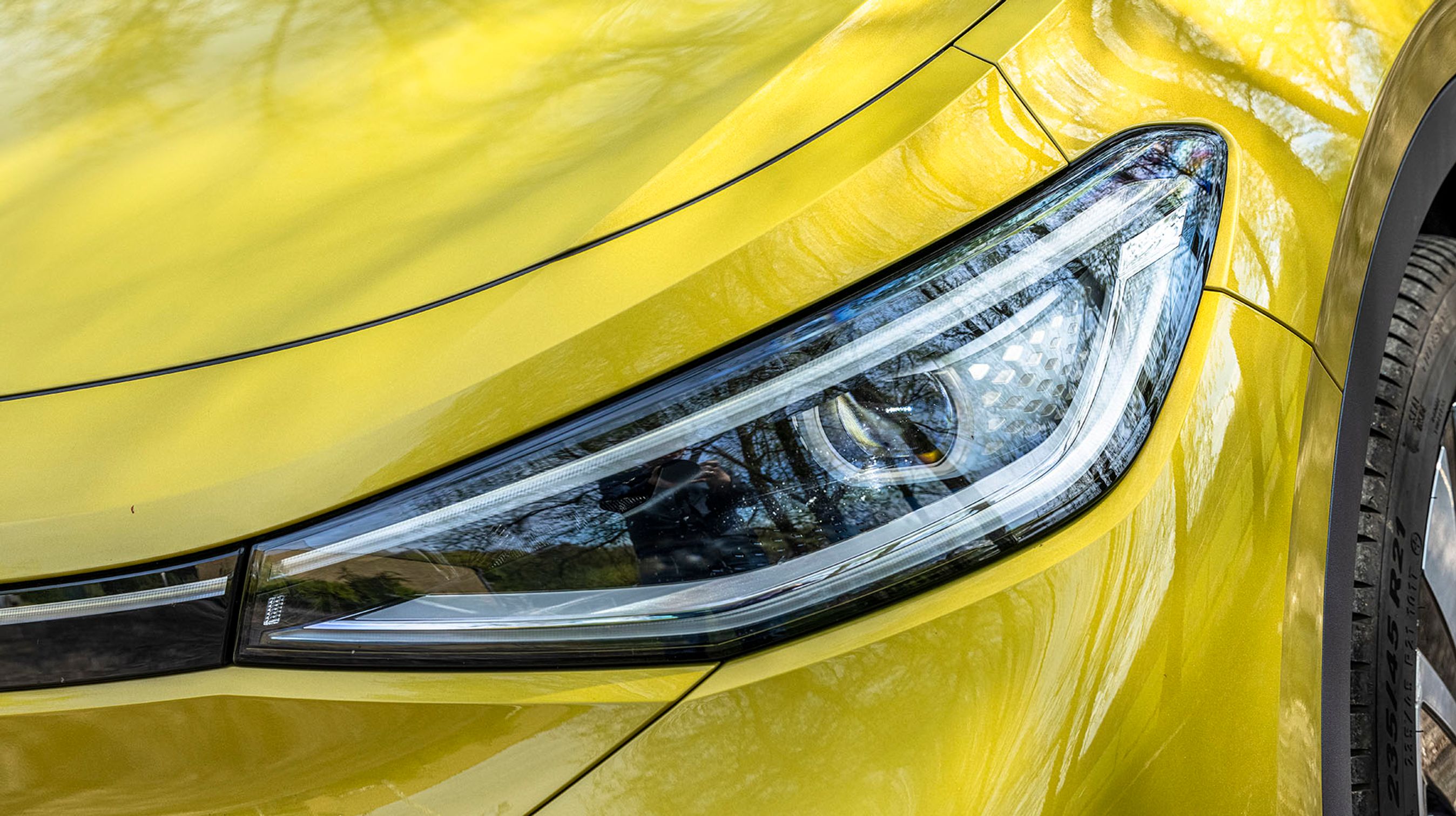 Alle udgaver af ID.4 har LED-forlygter som standard, men man kan som her opgradere til de mere effektive matrix-forlygter for 15.000 kr.